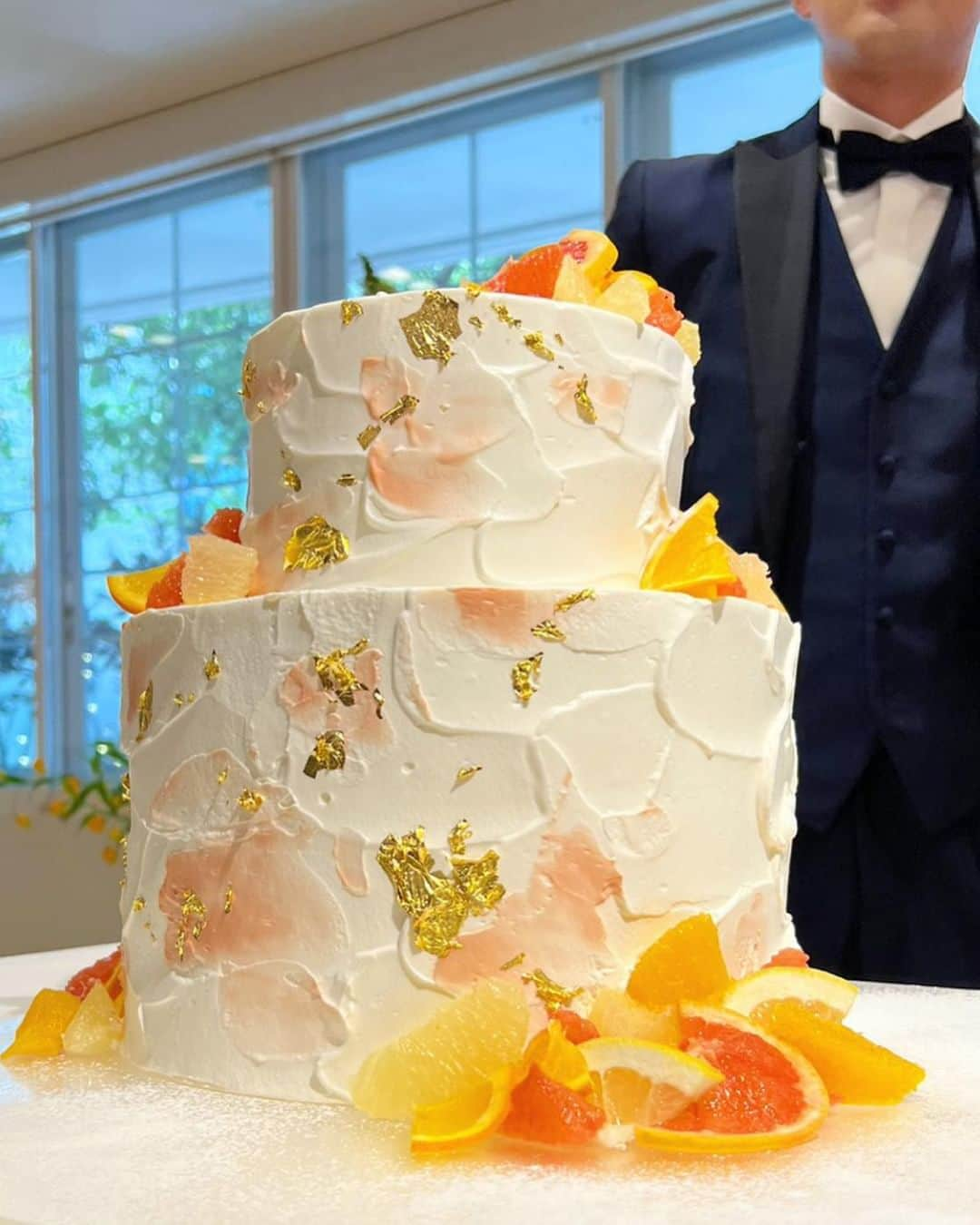 みんなのウェディングさんのインスタグラム写真 - (みんなのウェディングInstagram)「. . ˗ˏˋWedding Cake...♥ ˎˊ˗ . こんばんは🌙みんなのウェディングです☺️ ⁡ 本日は、洗練されたおしゃれなデザインの #ウェディングケーキ アイデアをお届け♥  ぜひ #ウェディングケーキデザイン の参考にご覧ください◎  ⁡♡-----Special Thanks-----♡ @w_mtymmmk さま @19s_wd さま @___punipuni08 さま @uni.uni0910 さま @hn_511wd さま  -------------------------------------------- 🌷結婚式準備に役立つ情報を更新中 　@minnano_wedding 🔗をcheck🕊️ ・ 🌷結婚式準備のお悩みや式場＆ドレスの予約相談は 《みんなのウェディング相談デスク》へ🕊️ ・ 🌷結婚式場の口コミ・本物の費用明細は 《みんなのウェディング》結婚式場検索へ🕊️ --------------------------------------------  #会場装花 #ゲストテーブル装花 #高砂装花 #高砂装飾 #ゲストテーブル装飾 #結婚式演出 #結婚式余興 #ゲスト参加型 #披露宴演出 #披露宴演出アイデア #ゲスト参加型演出 #オリジナル演出 #ケーキ演出 #カラードリップ #和婚演出 #和装演出 #ケーキバイトの代わり #2023冬婚 #2023春婚 #2023夏婚 #2023秋婚　 #結婚式準備 #プレ花嫁 #プレ花嫁さんと繋がりたい」6月11日 19時00分 - minnano_wedding