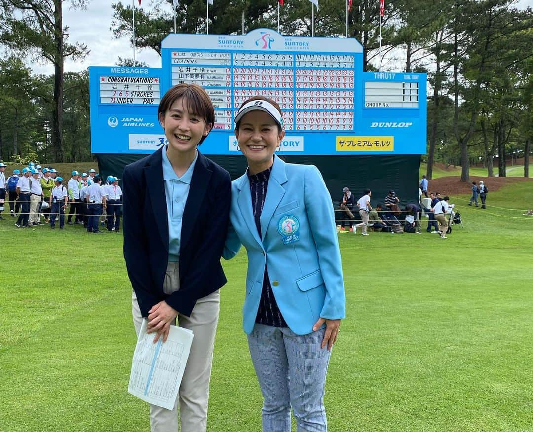 宮里藍さんのインスタグラム写真 - (宮里藍Instagram)「無事に…！ @suntory_ladies が終了致しました！😭✨  本当に天候が心配でしたが、4日間終わった事でホッとしています。  今年も素晴らしいコンディションに仕上げてくださった、#六甲国際ゴルフ倶楽部 様、放送枠を広げて４日間中継して頂きました、株式会社フジテレビジョン様。並びに関西放送テレビジョン様、朝早くからサポートして頂いたボランティアの皆様、雨天にも関わらずコースに足を運んでくださったギャラリーの皆様、本当にありがとうございました…！🙇‍♀️🙇‍♀️🙇‍♀️  優勝した @chisato.iwai_101 ちゃんおめでとう！👏🏆✨本当に強かった！🔥また全英でのプレーを楽しみにしています！  ローアマを獲得した寺岡選手もおめでとうございました！👏✨またツアーでプロとしてプレーを見られる日が楽しみです☺️ 今年は海外からもアマチュア選手が参加していたのですが、飛行機の時間により先に帰ってしまって皆んなで写真が撮れなかったのが悔やまれますが、残ってくれていた皆んなと撮りました☺️📷  沢山の方のご尽力があって、一つの試合が成り立っている事を改めて感じる6年目のアンバサダーでした。まだまだ、ここから！ @suntory_jp さんと共に、大会を盛り上げて行けるよう頑張ります🔥🔥🔥  最後の写真は、大好きな @manami_miyaji さんと☺️✨ここで会えるのは本当に嬉しい限りで、元気を貰えます！慌ただしくてゆっくり話せなかったのですが、少しでも会えてホッとしました。宮司さん、ありがとうございましたー！😭✨  携わってくださった、皆さんに心から感謝をしています。本当に皆さんありがとうございました！！  #宮里藍サントリーレディスオープン  #感謝」6月11日 19時05分 - ai_miyazato