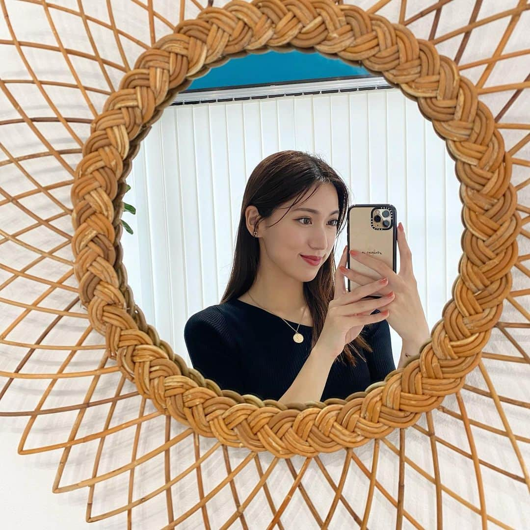 岩下真奈さんのインスタグラム写真 - (岩下真奈Instagram)「2023.06.11 #beauty 🧖‍♀️ * 📍RISE beauty salon ( @rise.beauty.kmt ) . . エステで痩身してもらってきた〜‪‪🤍 . キャビテーション＋ラジオ波が同時に出るアタッチメントの後に ラジオ波＋吸引が同時にできるアタッチメントで施術📯 . . 結果重視のサロンさんなので、吸引はなかなか 鬼痛だったけど気持ち良かった~~😂✨ . 血行不良ですぐ浮腫みがちなので相性良く期待大💮 . これから老廃物が流れてほっそりしていくの楽しみ‪‪❤︎‬ . . ちなみにカッピングと同じ要領なので かなり赤くなります🍅近く肌見せの機会がある人は注意❕ . . このサロンさんでは、セルフホワイトニング・ LED/IPL/SHR脱毛・光フォトフェイシャル・痩身など あらゆる美容施術が出来て価格も優しいので まるっと綺麗にしたい方にとてもオススメです☺️✨ . 店内も清潔感あってお洒落で良かった〜🫧 . . 気になった人は是非チェックしてみてね！💁‍♀️ . 久しぶりにミニスカートとか履いちゃおうかな...👗‪‪❤︎‬ . . . PR #脱毛 #脱毛蒲田 #ホワイトニング蒲田 #ホワイトニング川崎 #ホワイトニング #脱毛川崎 #美容 #全身脱毛  #痩身 #痩身エステ #エステ #ダイエット #美容垢 #フォトフェイシャル #エステサロン」6月11日 19時16分 - mana_mdleam