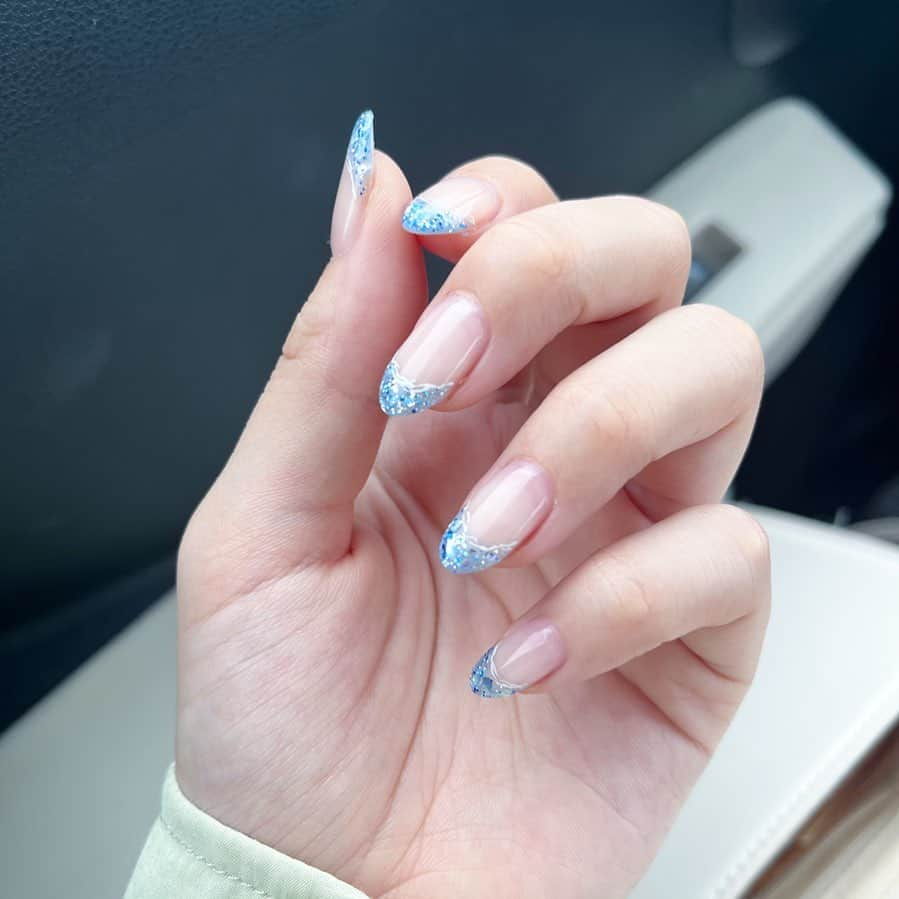 杉本彩寧のインスタグラム：「NEW NAIL💙✨  #ネイルデザイン #ジェルネイル #フレンチネイル #ブルーネイル」