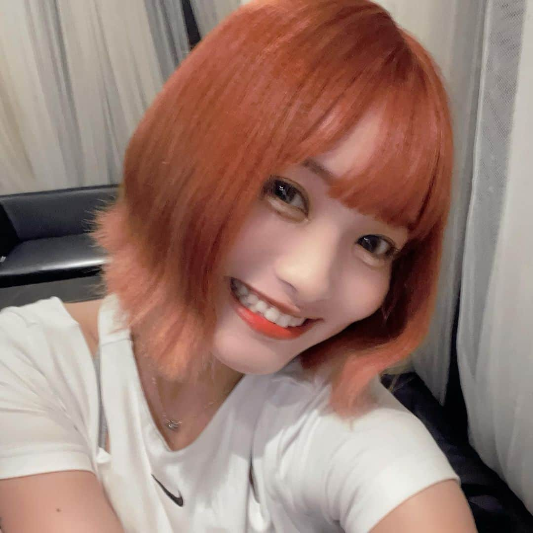 MIRIさんのインスタグラム写真 - (MIRIInstagram)「🍊🧡🍊🧡 髪の毛が可愛い色になりましたっ🫶 ・ ・ ブリーチするのはめちゃくちゃ久しぶりだし前髪あるのも久しぶりな気がする、！ ・ ・ 気まぐれがいつまで続くかわかりませんがオレンジverもよろしくねんっ ・ ・ ・ @ute.yuhei さんいつもありがとう〜🫧☺︎ ・ ・ ・ ・ #ハイトーンボブ #ハイトーン #オレンジカラー #オレンジブラウン #ミニボブ #ボブ #ボブヘア #派手髪」6月11日 19時19分 - onakasuitamiri