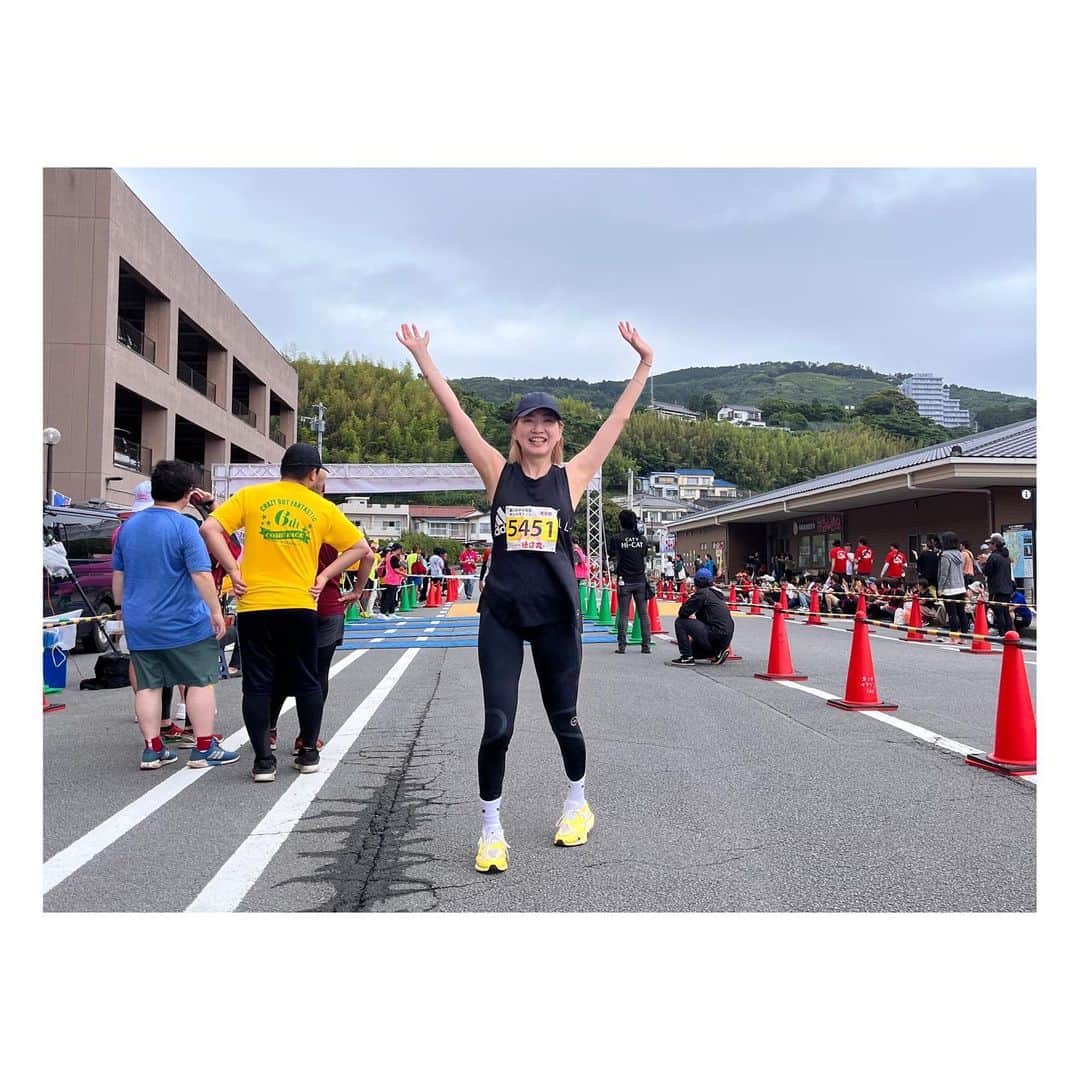 阿部洋子さんのインスタグラム写真 - (阿部洋子Instagram)「🏃💨💦  ゴーーーーール！  📸1枚目から3枚目 ゴールの瞬間、 誰も撮ってくれてなかったから やり直した！笑 ヤラセじゃなく演出ね🤪  走ってるあいだも、 苦しいのに、 写真撮ったり動画撮ったり たのしんだよー！  #初マラソン大会 #キンメマラソン  #10km   #adidasstellamccartney」6月11日 19時30分 - hirocoring