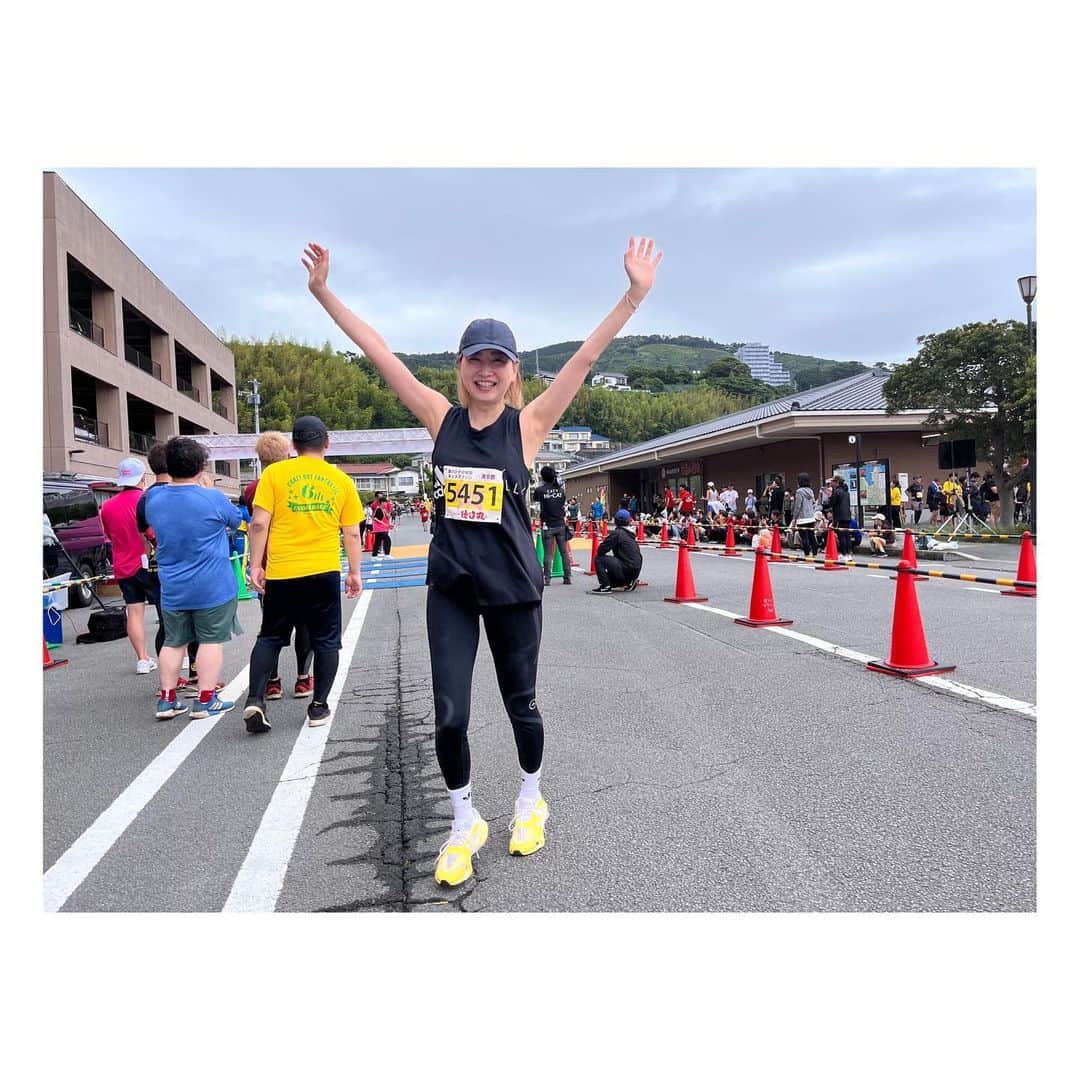 阿部洋子さんのインスタグラム写真 - (阿部洋子Instagram)「🏃💨💦  ゴーーーーール！  📸1枚目から3枚目 ゴールの瞬間、 誰も撮ってくれてなかったから やり直した！笑 ヤラセじゃなく演出ね🤪  走ってるあいだも、 苦しいのに、 写真撮ったり動画撮ったり たのしんだよー！  #初マラソン大会 #キンメマラソン  #10km   #adidasstellamccartney」6月11日 19時30分 - hirocoring