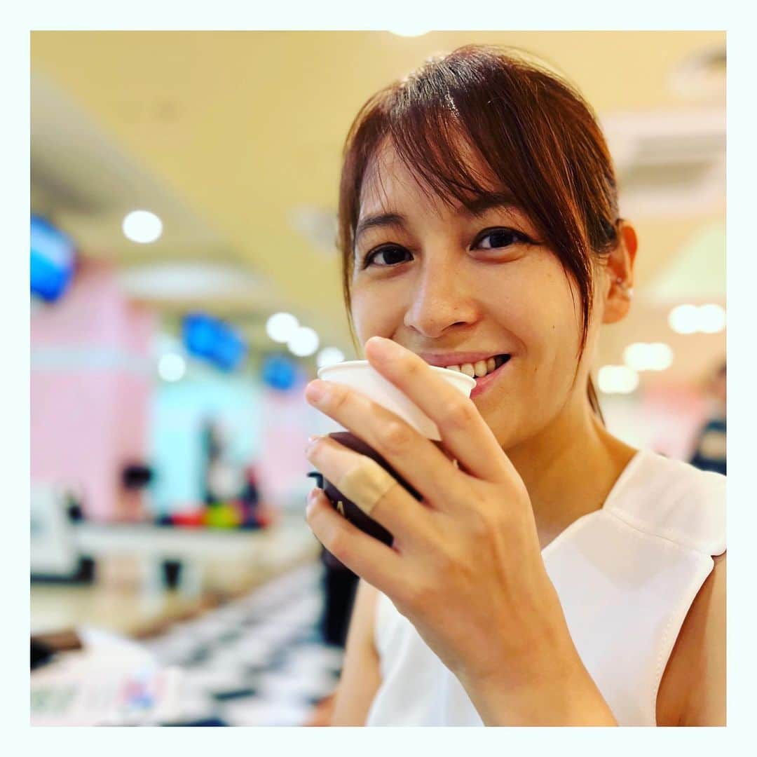 青木裕子さんのインスタグラム写真 - (青木裕子Instagram)「楽しいんだけど、 うまくいかないことも多い今日この頃。  そんなこともあるよね。  と余裕で構えていたいです。  笑顔だけど、指、ちょっと切っちゃってたり←1枚目  やっぱりボーリングは得意じゃなかったり（笑）←2枚目〜3枚目  ですが、元気を蓄えた週末でした。  #この直前に引いたおみくじは凶でした #でも平気！ #どこで引いたかはまた改めて」6月11日 19時33分 - yukoaoki_official