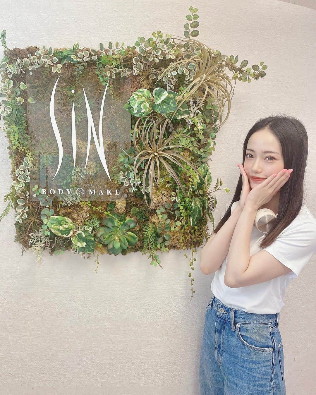 前川琳菜（りなち）さんのインスタグラム写真 - (前川琳菜（りなち）Instagram)「✩‧₊˚  今月も( @sin_bodymake )さんで 美容のメンテナンスしてもらいました💆‍♀️🩷  ✔️ケラチンラッシュリフト ✔️ハイフ ✔️ハイドロジェリーマスク  ケラチントリートメントのまつ毛パーマは ダメージをケアしながらカールの持続力もアップ🫶 毎回仕上がりが本当に神すぎる😭✨  SiNさんのハイフは即効性もあるし 終わった後めっちゃスッキリしてる！ コラーゲン生成も促してくれて お肌も綺麗になって嬉しいこと尽くし🫶❤️‍🔥  今回は終わった後ハイドロジェリーマスクも🤍 鎮静と保湿効果があって もっちもちのお肌に🥹🤍 香りもとっても良くて癒されたぁ〜  あやみさんいつもありがとうございます💞💞💞 ( @wax_sin_ayami )  #sinbodymake #恵比寿エステ #渋谷エステ #まつ毛パーマ #ケラチンラッシュリフト #まつ毛パーマデザイン #まつ毛カール #ハイフ #ハイフサロン #ハイドロジェリーマスク」6月11日 19時35分 - rina__maekawa