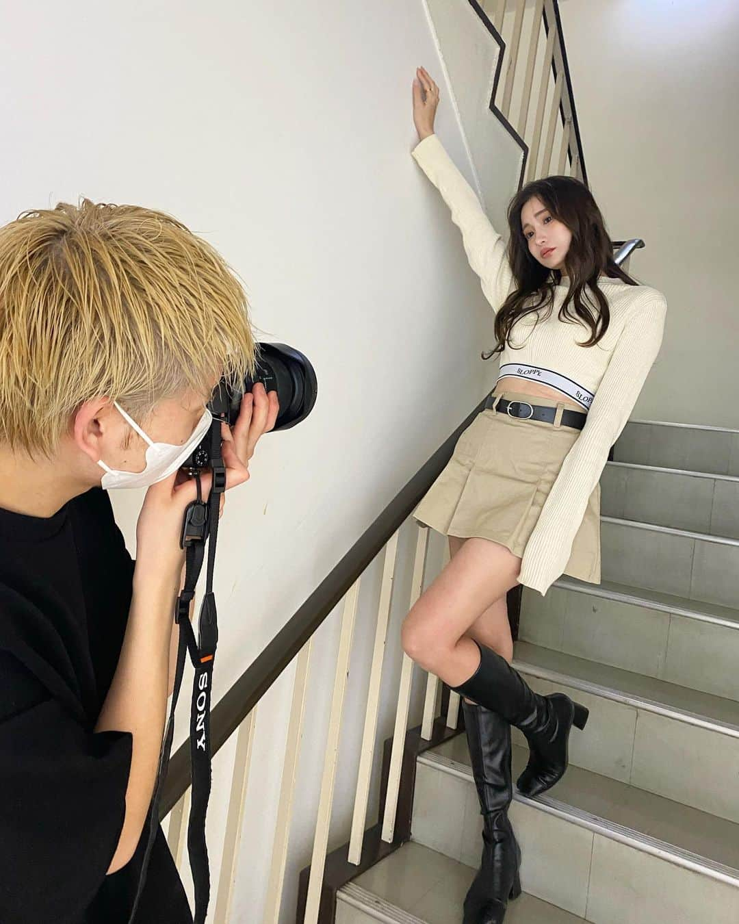 高崎モモコ さんのインスタグラム写真 - (高崎モモコ Instagram)「京都での撮影オフショット❤︎📷 . . いつもお世話になっているNYNYさんで 楽しい撮影でした✨🙌🏻 . . ⇩ストーリーに載せた時質問来てた スカートは @grl_official  のです❤︎ 短めやけどインパンなので安心✨ グレイル、インパン多いからいいよねぇ🫣 . skirt #ベルトインパン裏地付きプリーツミニスカート 【🔎gn85】 ¥1,999 . . #GRL#グレイル#ヨジャドル風 #ヘアスタイル#シンプルコーデ#ミニスカート #お洒落さんと繋がりたい#いいね返しは絶対  #韓国ヘア #着回しコーデ #ベージュコーデ #韓国好き#サロモ募集中 #関西サロンモデル#サロンモデル#160cmコーデ#骨格ナチュラル#プチプラコーデ #着回しアイテム #여자돌#関西インスタグラマー #少しでもいいなと思ったらいいね #関西サロモ#フリーモデル#フォローバック #関西インフルエンサー#大阪サロモ #サロモ希望#ヘアアレンジ」6月11日 19時40分 - momoko_takasaki