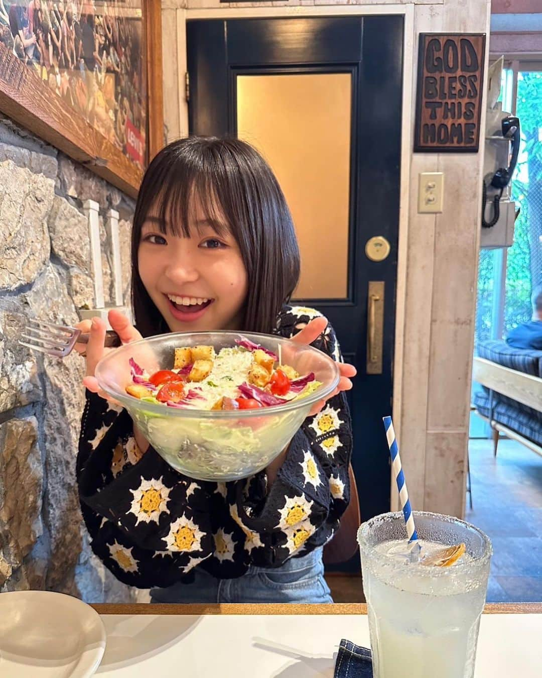 新井美羽さんのインスタグラム写真 - (新井美羽Instagram)「妹に目玉焼きみたいと言われた服🍳  #新井美羽 #トップコート #topcoat」6月11日 19時41分 - miu_arai_official