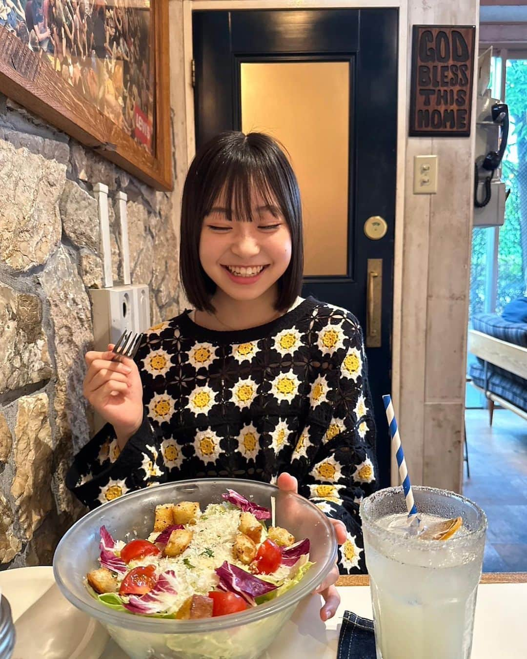 新井美羽さんのインスタグラム写真 - (新井美羽Instagram)「妹に目玉焼きみたいと言われた服🍳  #新井美羽 #トップコート #topcoat」6月11日 19時41分 - miu_arai_official