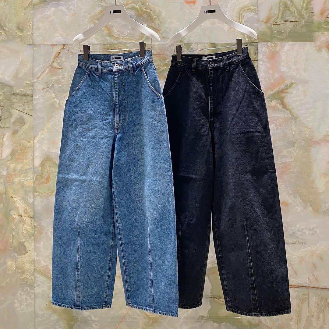 H BEAUTY&YOUTHさんのインスタグラム写真 - (H BEAUTY&YOUTHInstagram)「＜H BEAUTY&YOUTH＞ 13oz DENIM WIDE PANTS ¥29,700 Color: ROYAL/BLACK Size: S/M  #H_beautyandyouth #エイチビューティアンドユース @h_beautyandyouth  #BEAUTYANDYOUTH #ビューティアンドユース #Unitedarrows #ユナイテッドアローズ」6月11日 19時46分 - h_beautyandyouth