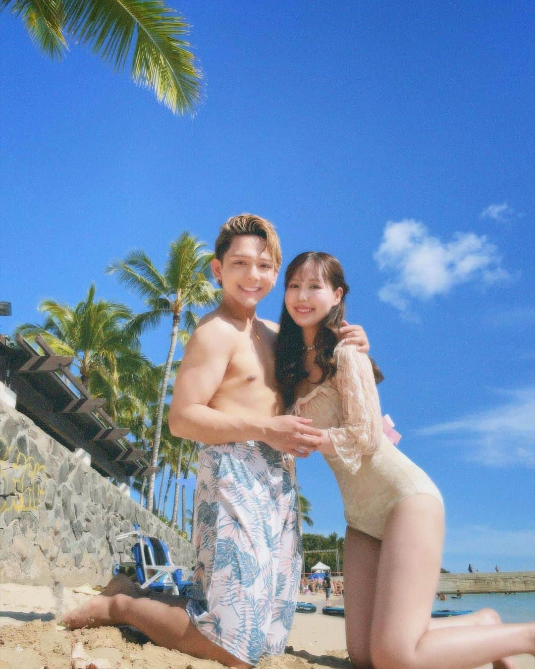 一郎さんのインスタグラム写真 - (一郎Instagram)「ハワイの海で遊んだ日🌴💕 . 体調の事も考えて夕方から2時間だけだったけど 楽しみつくしました☺️一生の思い出です📸 . . #ハワイ#hawaii#ワイキキビーチ#waikiki#waikikibeach  #海#水着#ハワイ旅行#カップル#記念日#カップルフォト」6月11日 19時48分 - rin_ichiro