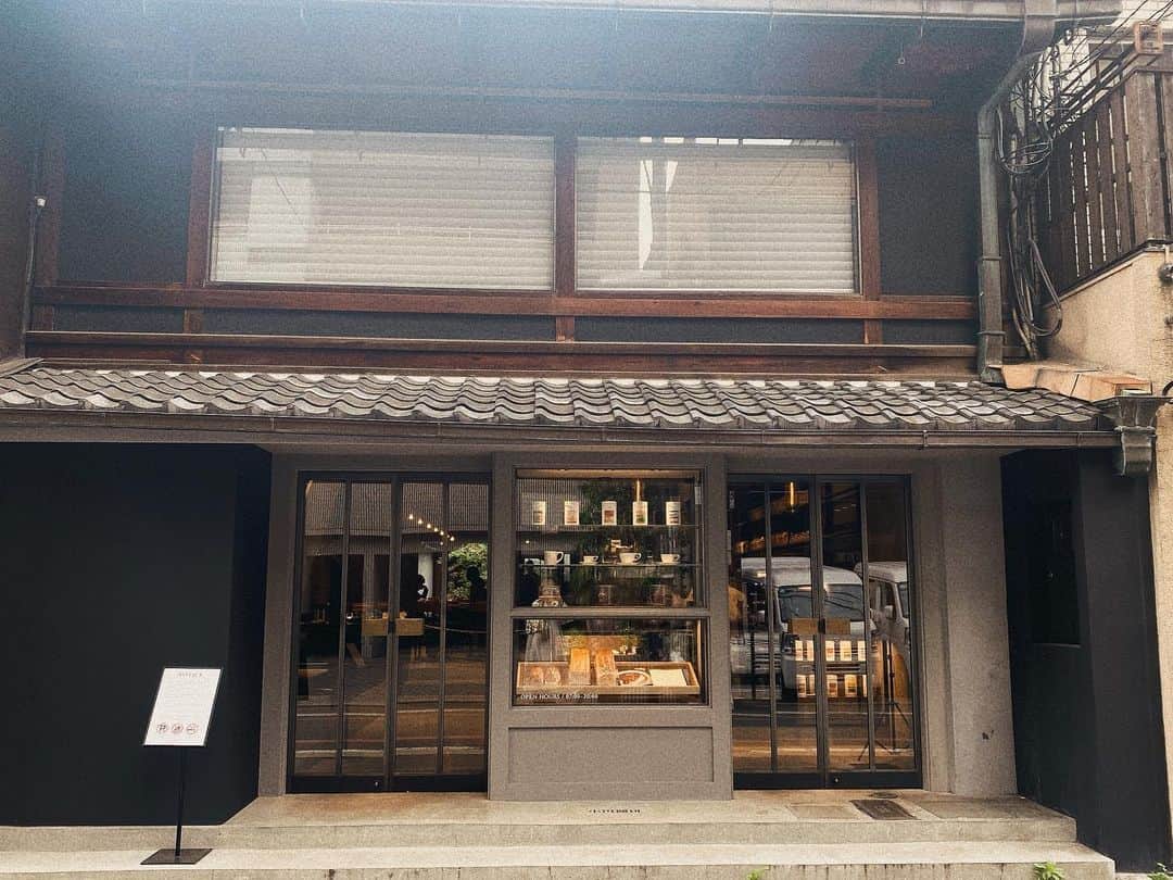 鎌田梢さんのインスタグラム写真 - (鎌田梢Instagram)「大阪京都の旅③ そのほかいろいろ。短い時間だったけど、行きたいところほとんど周れて(食べれて)大満足でした。腹キャパさえもっとあれば…と悔やまれますが、楽しい旅でした☺️ 自分たち以外外国人観光客の方々で、海外気分が味わえたのもよかったな笑　ありがとう！ #京都の旅 #小川珈琲堺町錦店」6月11日 19時50分 - kozuelectro