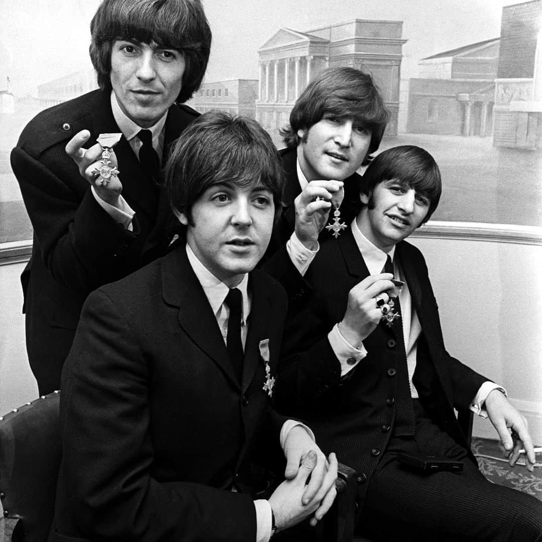 The Beatlesさんのインスタグラム写真 - (The BeatlesInstagram)「#OTD in #1965, The Beatles are named to the Order of the British Empire on Queen Elizabeth's birthday honours list.  "We were at Twickenham Film Studios one afternoon when Brian (Epstein) showed up and took us to the dressing room rather secretively. We wondered what it was all about. He said, 'I've got some news for you - the Prime Minister and the Queen have awarded you an MBE,' and we said, 'What's that?' - 'It's a medal!'" - Paul  "We're going to meet the Queen and she's going to give us a badge. I thought, 'This is cool.'" - Ringo   @ringostarrmusic @paulmccartney @georgeharrisonofficial @johnlennon   Photo © Apple Corps Ltd.」6月11日 20時00分 - thebeatles