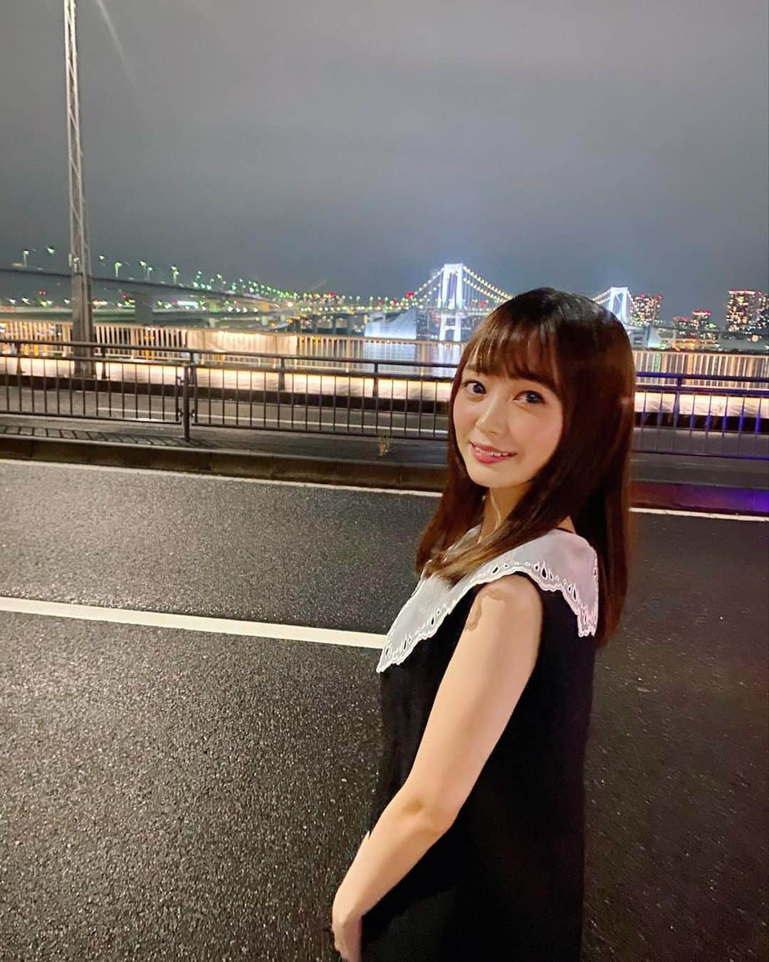樋渡結依のインスタグラム：「東京の夜景🫶  #レインボーブリッジ  #夜景スポット  #思い出グラム  #時差投稿  #nightphoto  #tokyo  #rainbowbridgetokyo   ＊夜景好き？」