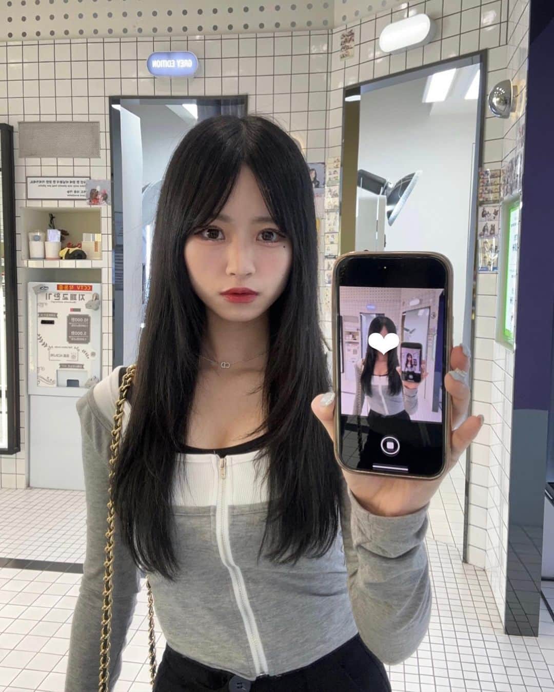 うたなのインスタグラム：「今年の夏はどこに行こうかな🐈‍⬛ ・ ・ レイヤーカットかわいいすぎる♡ いつもありがとうございます♡」
