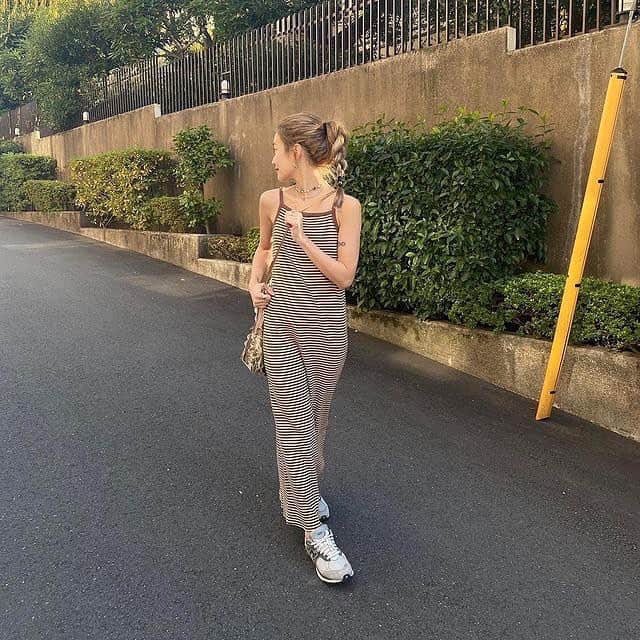 Ungrid staff snapのインスタグラム：「Web Limited 💫  #レイヤードテレコキャミワンピース 9,900(tax in) ブラック/オレンジ/グリーン/ブラウン   @ran_tachibana_ 155cm  着回し抜群！キャミワンピースとショートトップスがセットになった嬉しいアイテム🤭 外ではキャミワンピで、夏にありがちな室内の冷房対策もこれ一枚でばっちり👌🏼✨ 手軽に洗えるのも嬉しいワンピースです！  ___________________________________ 下記 アカウントTOPページリンクより 各サイトをご覧下さい🔗  RUNWAY channel▶︎ @ungrid_official ZOZOTOWN▶︎ @ungrid_staffsnap  #Ungrid #ungrid_official #ungridコーデ #アングリッド #カジュアルコーデ #カジュアル #シンプル #シンプルコーデ #ワンピース #ワンピ #キャミワンピ #冷房対策 #2way #着回し」