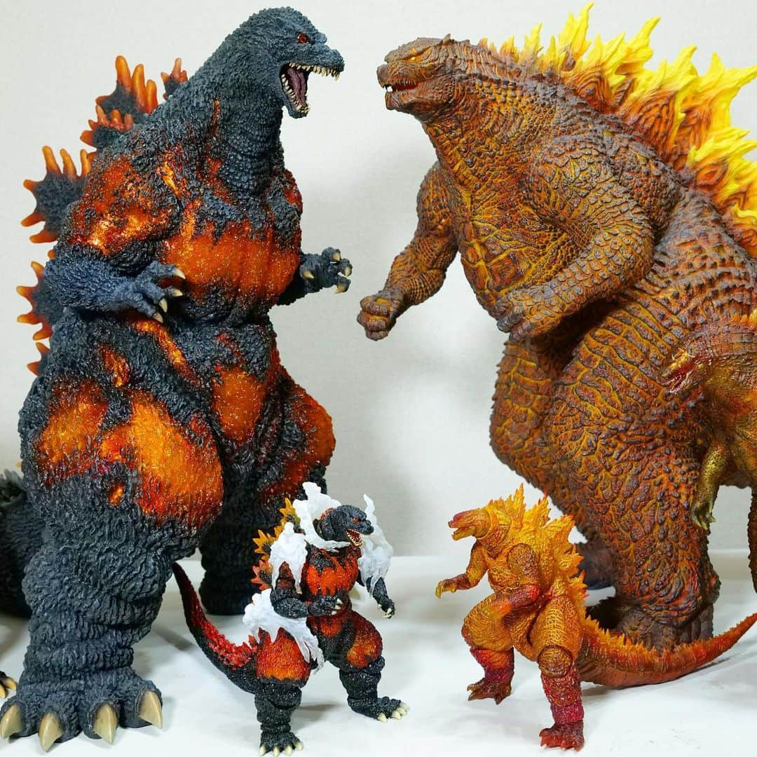 ぎわちん。のインスタグラム：「“最期”と“復活” “DEATH” and “REVIVAL” #バーニングゴジラ #burninggodzilla  #ゴジラ #godzilla #godzillavsdestroyah  #godzillakingofthemonsters  #きわちん」