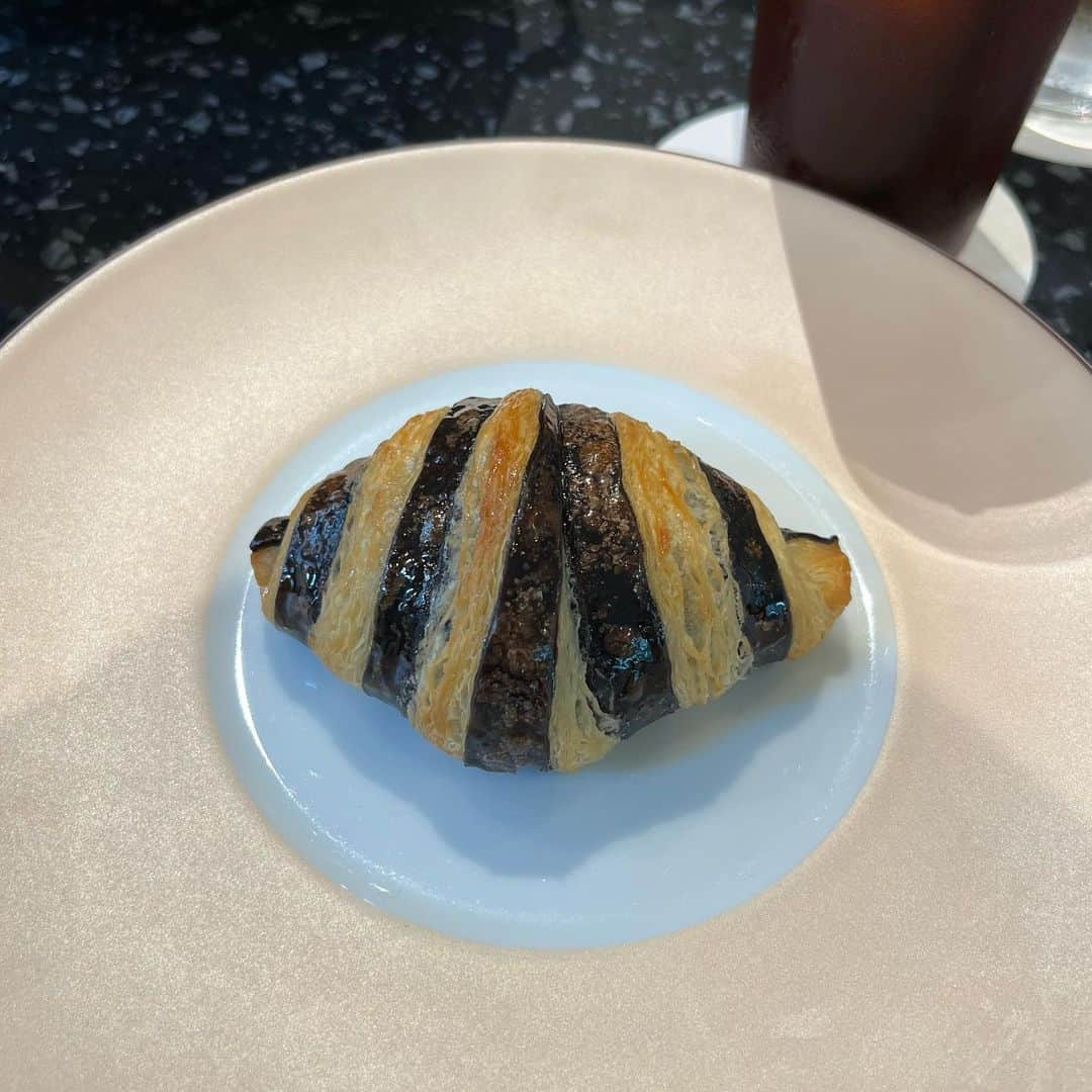 manacaのインスタグラム：「おラブな同期と🫶 #afternoontea  #lechocolatalanducasse  #どうき」