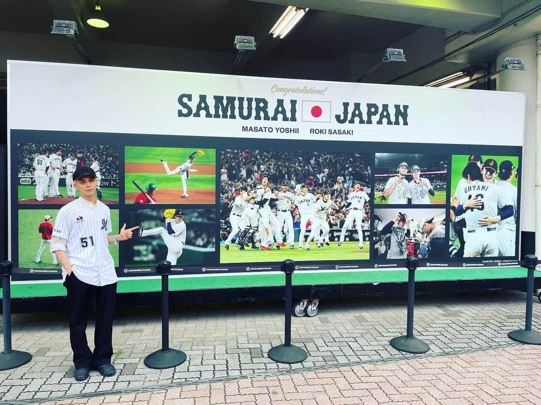 沢村玲/REIのインスタグラム：「今季初のZOZOマリン！  広島東洋カープの応援団 迫力やばすぎて、、、  ロッテの応援団も相変わらず凄くて終始迫力満点でハラハラ展開で最高Deuces✌️  推しメンのホームランはいつも気持ちを前向きにさせてくれる最高なものです！  千葉ロッテも広島東洋カープも最高！！  カープ女子ってどのくらいいるんだろ🧐  教えて〜  #千葉ロッテ  #山口航輝  #広島東洋カープ  #沢村玲  #応援団最高」