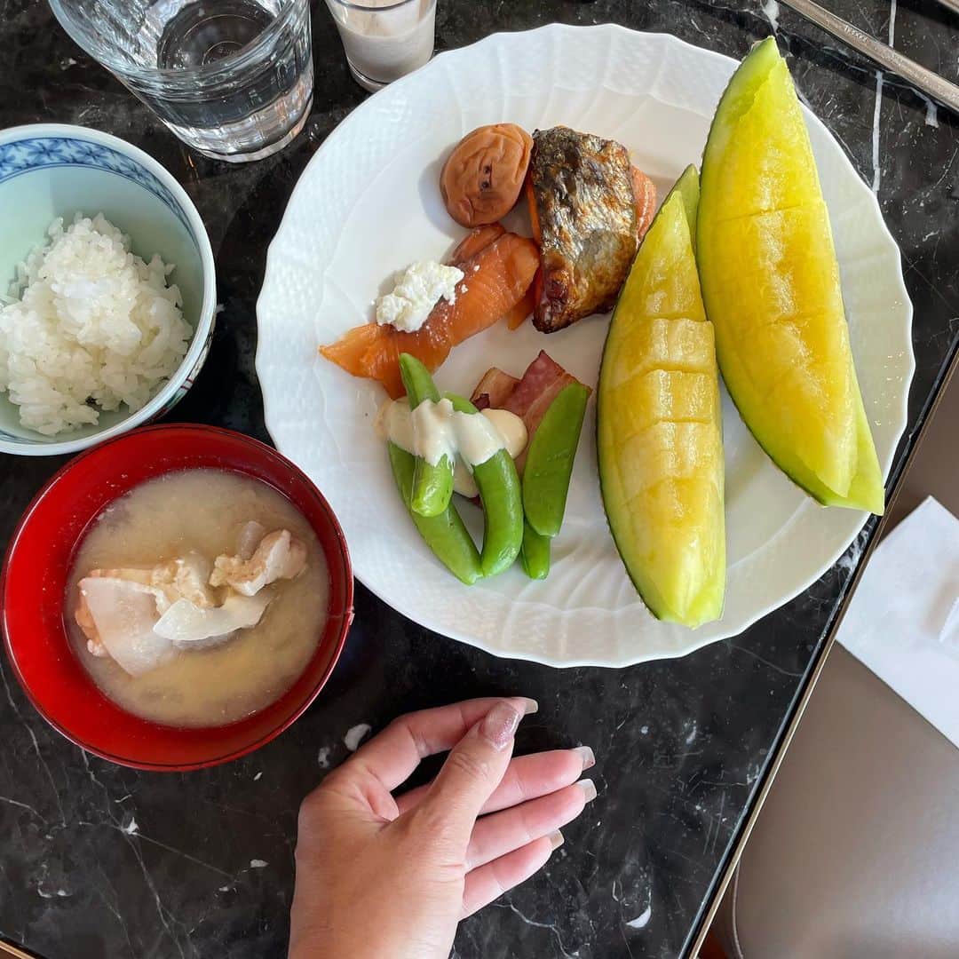 高井直子さんのインスタグラム写真 - (高井直子Instagram)「大好きな’アオグラ’ @aoyamagrand   部屋からのロケーションも最高 そして、何よりここで大好きなのが 朝食。 ここに来たら心がリセットされる そんな私のパワースポットホテル そして、もひとつ言うなら ここのガーゼパジャマヤバいです💘 あれを着たら眠くなるのはナゼ？  @aoyamagrand」6月11日 20時29分 - naokotakai
