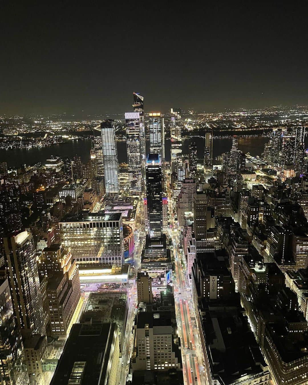 曲渕伊代さんのインスタグラム写真 - (曲渕伊代Instagram)「Empire State Buildingの夜景が好きすぎる💜 🚉#grandcentralterminal  🪩#timessquare」6月11日 20時31分 - iyo_m2f