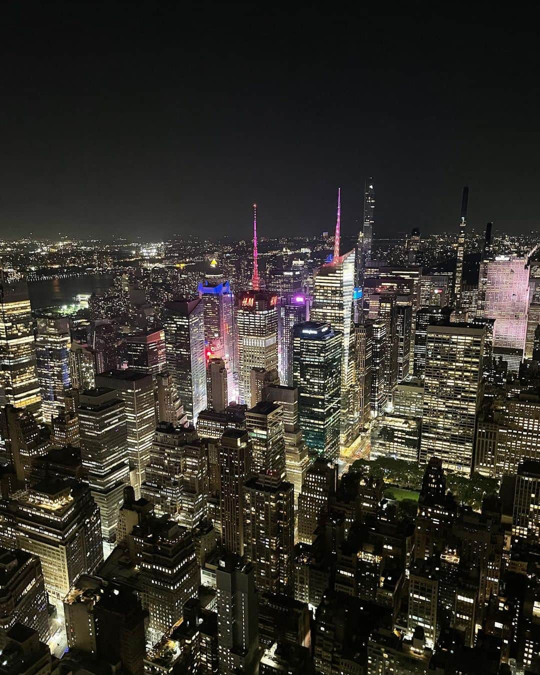 曲渕伊代のインスタグラム：「Empire State Buildingの夜景が好きすぎる💜 🚉#grandcentralterminal  🪩#timessquare」