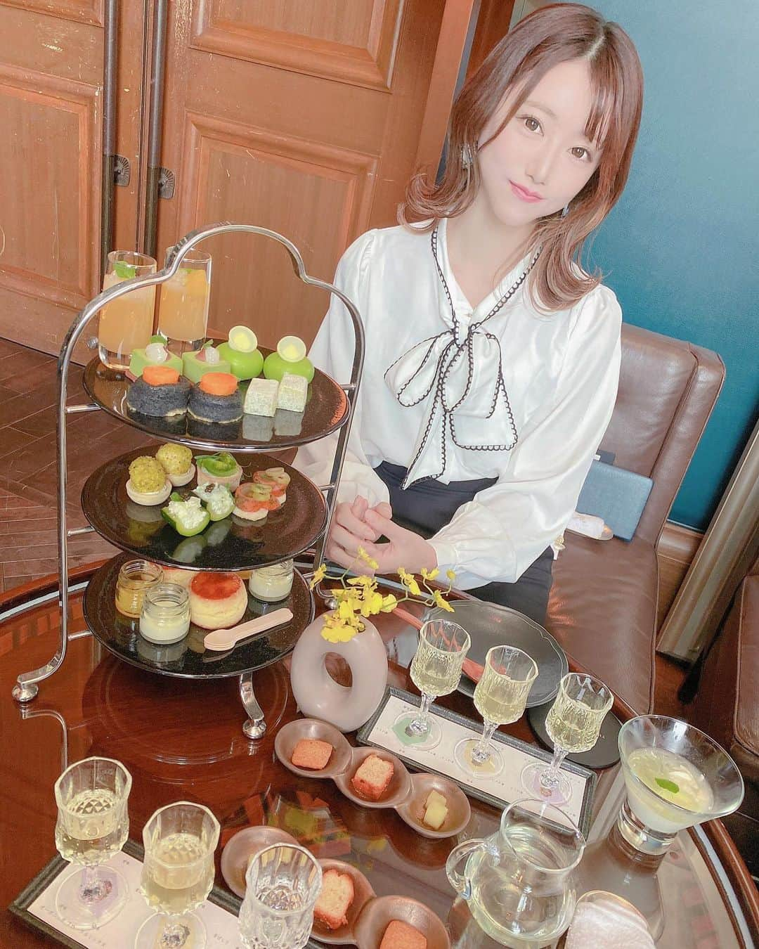 きいたんさんのインスタグラム写真 - (きいたんInstagram)「🧁🍰🍹 ⁡ ⁡ #セントレジスホテル大阪  サマーリフレッシングアフタヌーンティーwith SAYURI🌿 ⁡ さっぱりして美味しいし食べすぎちゃった🤤💗 甘いの苦手な人にもオススメ🫣 ⁡ ⁡  #セントレジスホテル #ヌン活 #大阪カフェ  ⁡ ⁡」6月11日 20時32分 - k11_tan