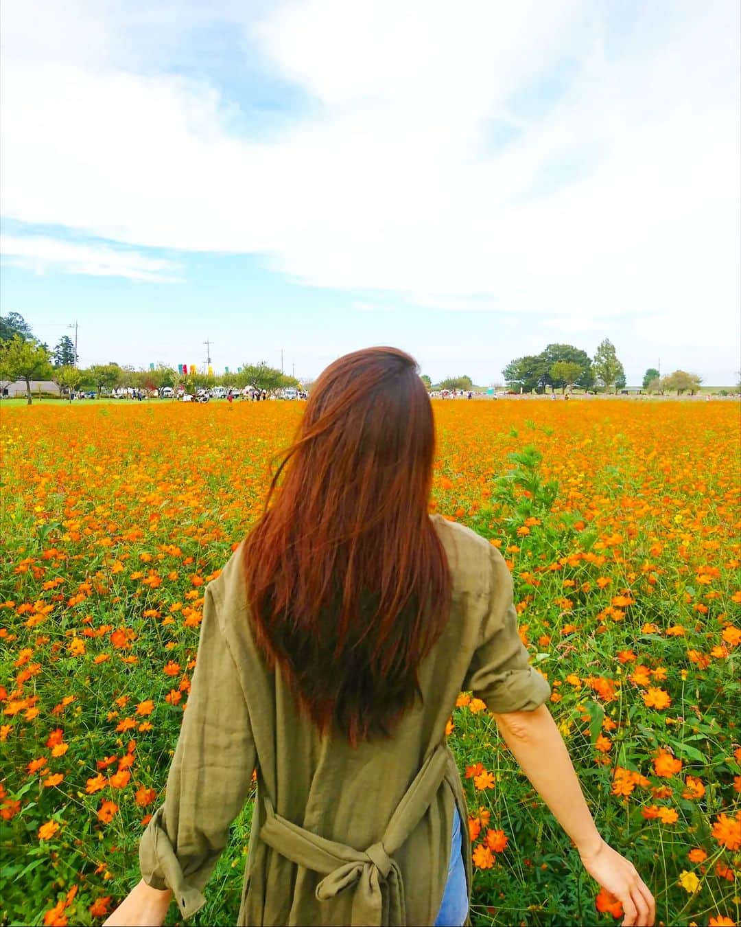 Hiromi Tomiiさんのインスタグラム写真 - (Hiromi TomiiInstagram)「すきなお花はコスモス . お写真の整理をしてたら 出てきました◎ . この日も沢山歩いて、沢山笑って たくさん食べて . 行きたいところに 毎週出かけていた頃が懐かしい😊 . . #千葉観光 #春コーデ　#スカートコーデ　#旅行コーデ#ワンピースコーデ　#富井宏美 #yoga#筋トレ#ダイエット#ボディーメイク #筋トレ女子#ダイエット仲間募集 #千葉　#chiba  #chibajapan　 #千葉散歩」6月11日 20時33分 - hiromi.tomii