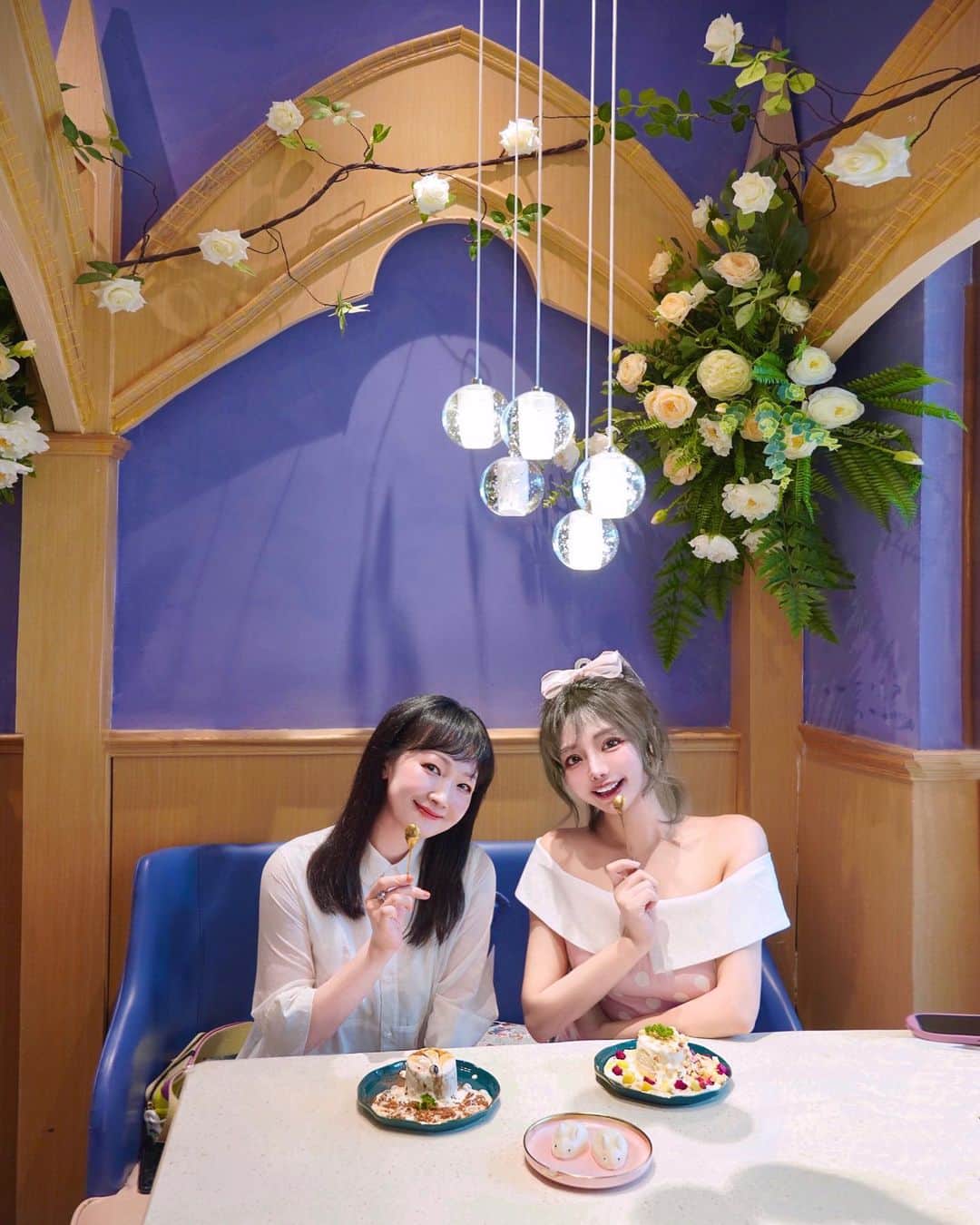 くまくまくまのインスタグラム：「・ 中国にきて食してるのは普段日本じゃ食べれないものばかりだから幸せすぎる🐷💃  ドリアンピザとか🍕タピオカケーキとか🧋😋  ダイエットは日本に戻ってからにするブー🐽💤  #カフェ活#カフェ巡り#グルメ女子#映えスイーツ#映えカフェ#映えグルメ#食テロ#映えスポット#雰囲気女子#インスタ映え#ガーリーコーデ#女子会コーデ#女子会ランチ#カフェタイム #中国ファッション#韓国ファッション#雰囲気推してください#韓国ファッション#韓国っぽ#異国情緒#中国観光#中国旅行#インスタ映え#民宿#旅行#旅行好き#旅行好き女子」