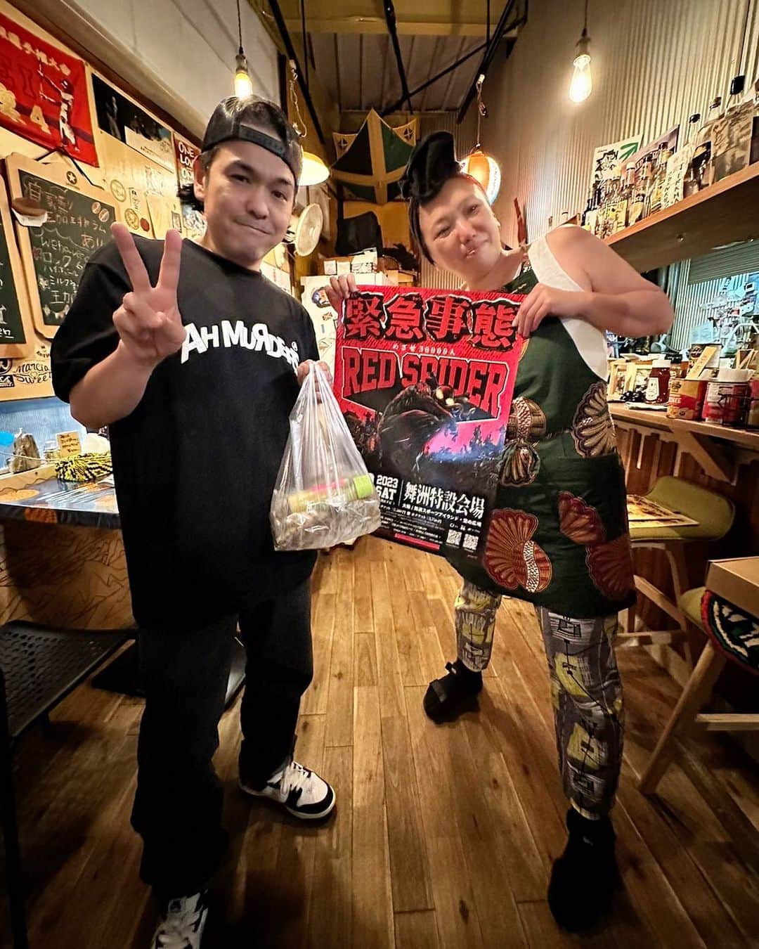 Juniorのインスタグラム：「久しぶりにジャークマン @jerkman_osaka   緊急事態2023にもジャークチキン出店してくれるのでアキソルもお願いしたら100食限定で出してくれるみたいなんでみんな食べてみてや！  @mama_cook0721   よろしくお願いします🙇🏻‍♀️  #緊急事態2023 #レッドスパイダー #ジャークマン」