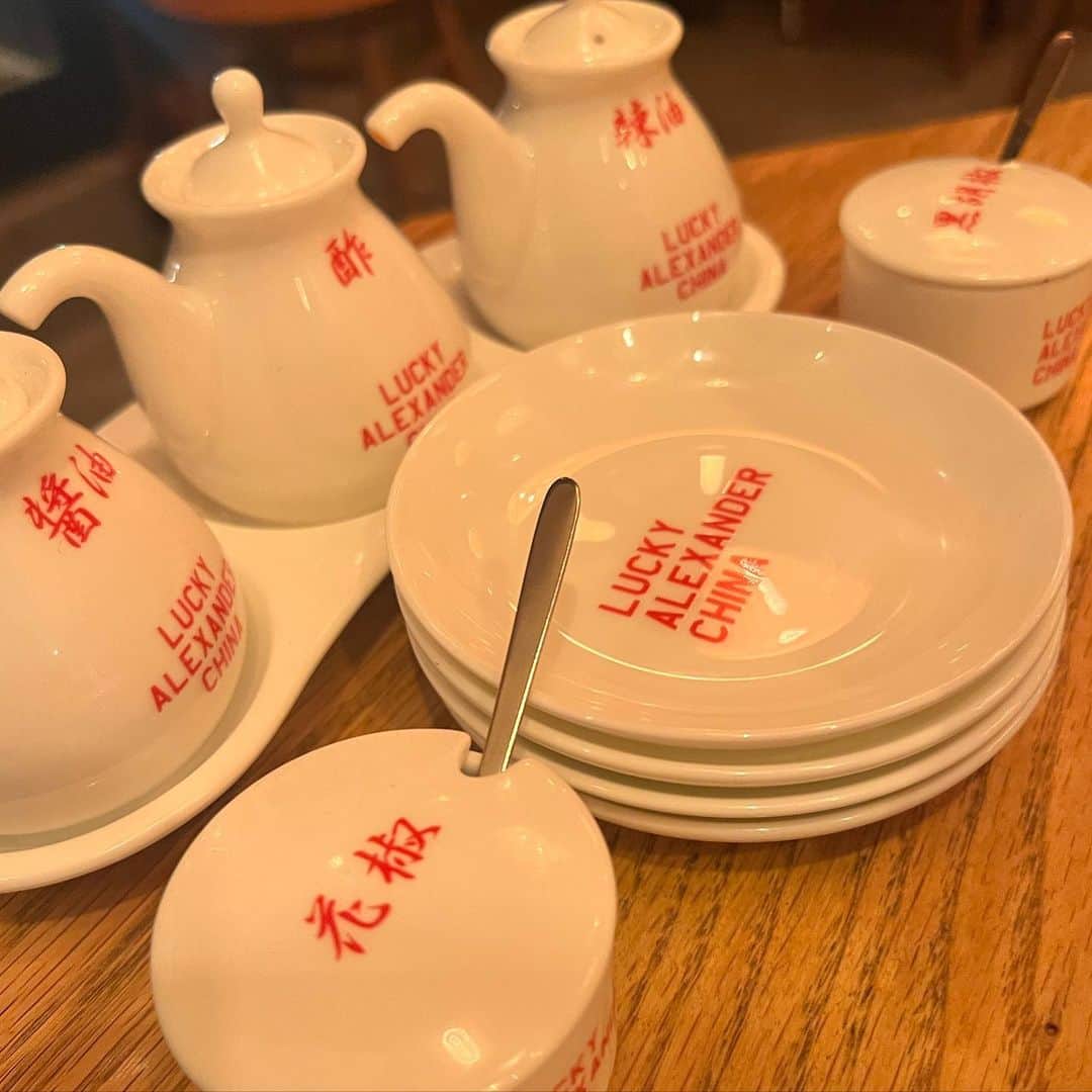 のインスタグラム：「美女中華最高謝謝 #luckyalexanderchina」