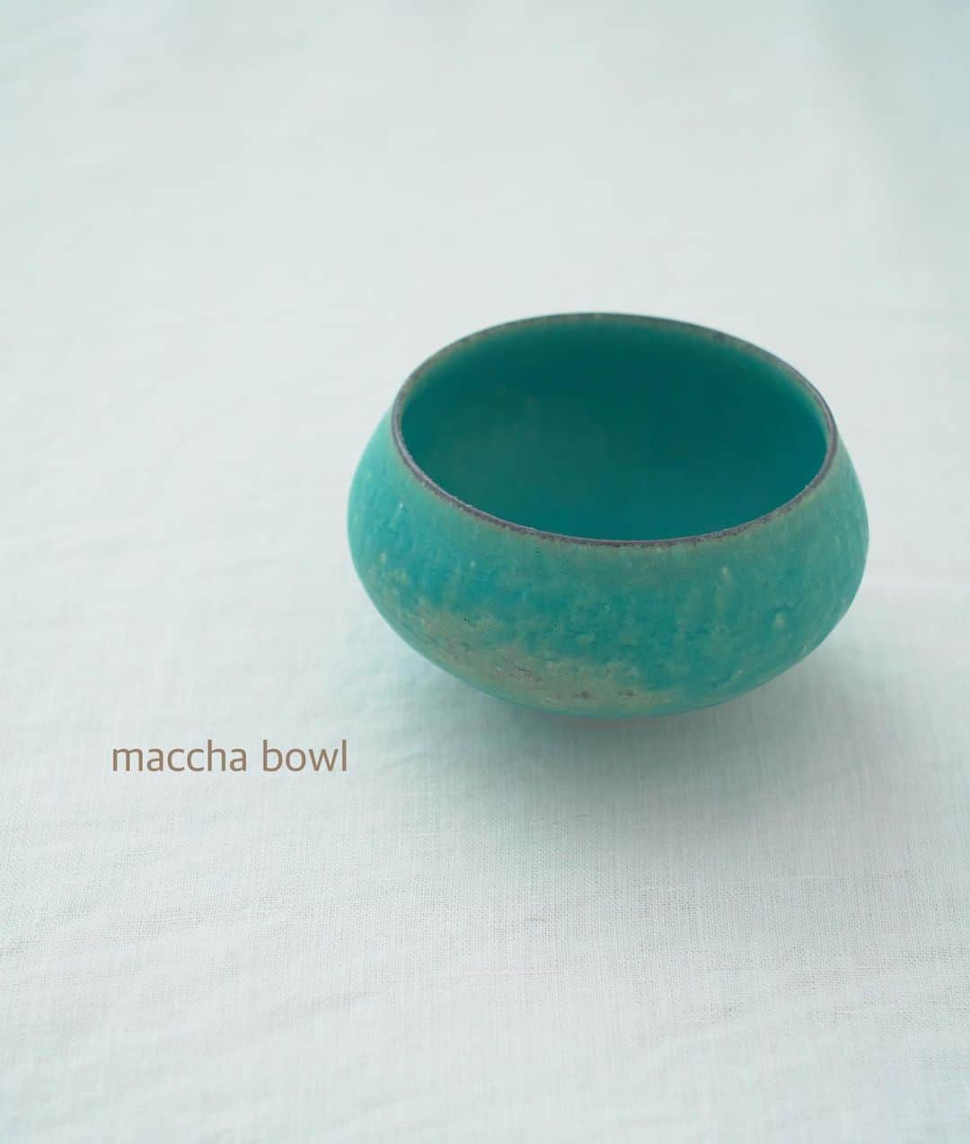 深澤里奈のインスタグラム：「◯◯◯  maccha bowl  tea journey online store  https://teajourney-jpn.square.site  にて販売スタートしました。  ◆sold out◆  次回の入荷をお待ちくださいませ。  #teajourney  #japanesetea #teaceremony #maccha #chado #chanoyu #teaparty #茶道具 #茶道 #茶の湯 #棗 #金の棗 #銀の棗 #中棗 #茶筌 #色糸茶筌 #macchabowl  #鈴木麻起子 #色糸茶筌 #ターキッシュ  #turkish」