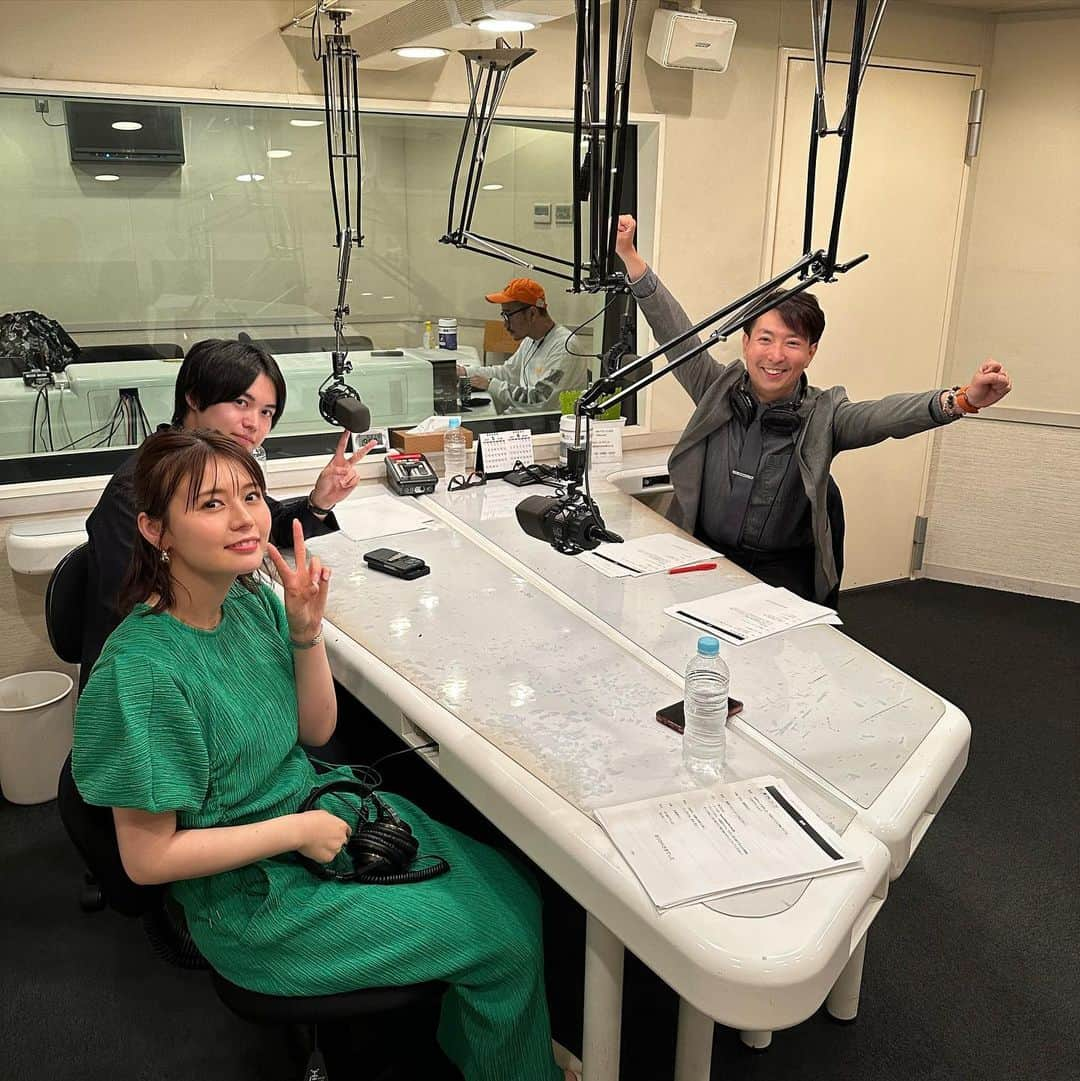 有村昆さんのインスタグラム写真 - (有村昆Instagram)「毎週日曜25時から bayfm バズTikナイト！  バズるワードを元に、ネット業界の今をご紹介して考察深掘りして行きます❣️  是非、お聞きください  #有村昆　#九島遼大  #井口綾子　#bayfm」6月11日 20時43分 - kon_arimura