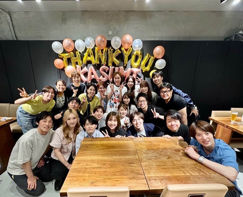 石川佳純のインスタグラム：「*** 昨日は最高のサプライズプレゼントを頂きました😭🥰💕💐 初めて世界世界選手権に出場させてもらった14歳の時からお世話になった先輩方、一緒に沢山の試合に出場しずっと仲良くしてくれた仲間、後輩達、 たくさんの素晴らしく優しい方に囲まれて現役生活を送れた事をとても幸せに思います❣️ 皆さんお忙しい中、愛の詰まったお祝いをありがとうございました🥰 #しばらくは余韻に浸る #特製Tシャツありがとう🥰」