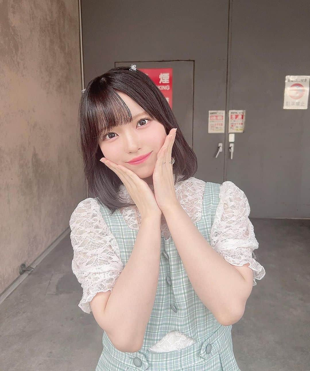 のインスタグラム：「オンラインお話会ありがとう~🌧  今日は頭にお花つけてハーフツインっぽくしてみたよ⌒*( ･ㅿ･)*⌒」