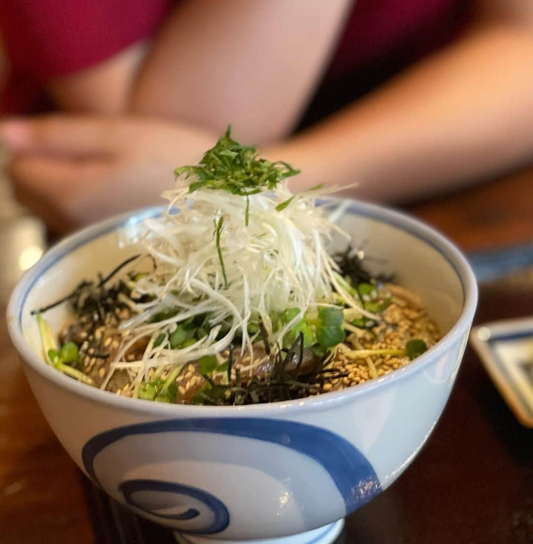 三浦瑠麗さんのインスタグラム写真 - (三浦瑠麗Instagram)「松山庭園美術館のねこねこ展に娘の作品を観にいく週末。 娘の絵や、絵画教室の先生が出展した絵などを観て、ちょうど表具屋さんから貰われてきた赤ちゃん猫たちを抱っこして、銚子で鰯丼を食べて帰りました。  先生みたいに素敵な絵を描ける日がきますように！ そして、今回もほんとに頑張ったね。大好きな絵でした。」6月11日 20時53分 - lullymiura