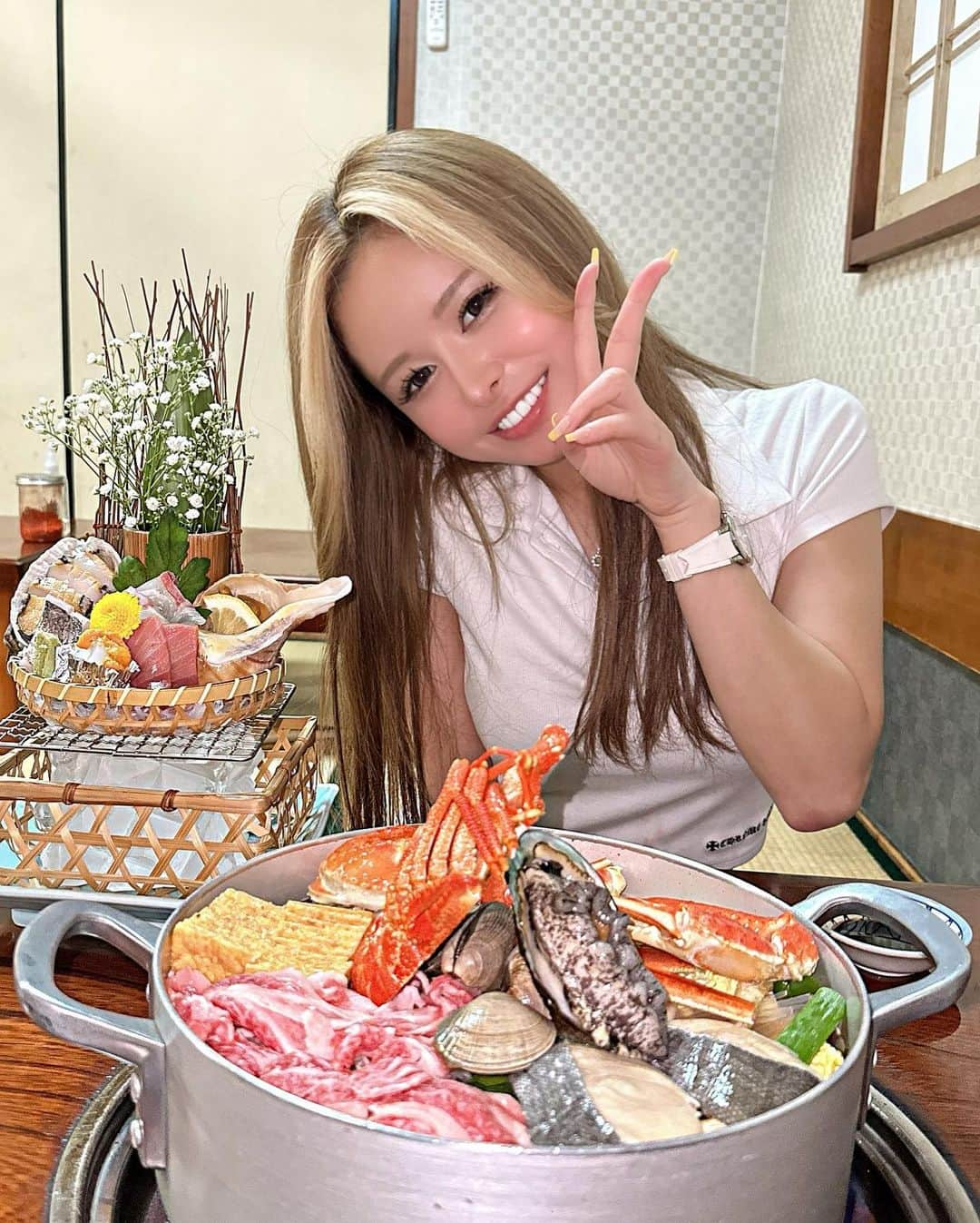 向日葵レイラのインスタグラム：「. 海老蔵やっと行けたぁ🦞🦀🐟🐚‎🤍 . 好きな具材だらけで美味しすぎた🥹 . #海老蔵 #海鮮鍋」