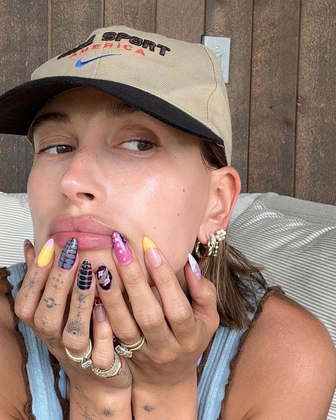 British Vogueさんのインスタグラム写真 - (British VogueInstagram)「Take the soaring temperatures as your cue to experiment with colour – both in terms of your wardrobe and your mani-pedis. At the link in bio, discover the hues the industry’s biggest nail pros can’t get enough of right now, from electric green to digital lavender.」6月11日 21時00分 - britishvogue