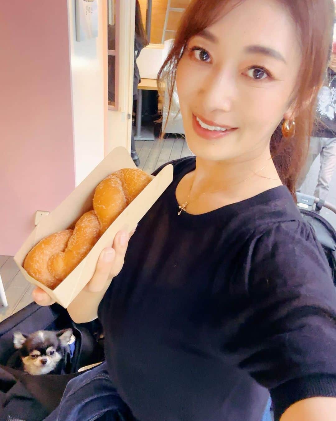のインスタグラム：「食いしん坊😋」