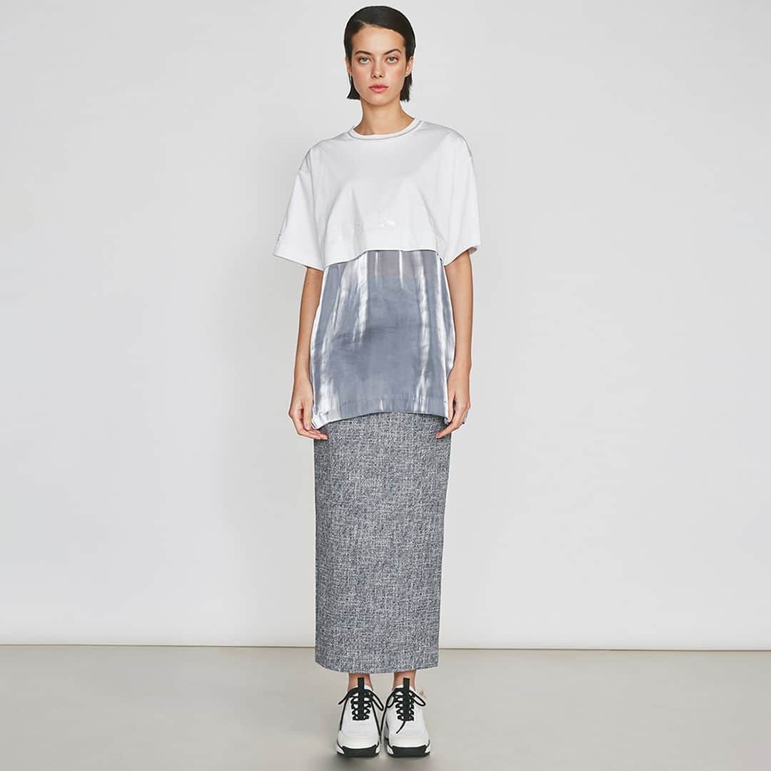 Double Standard Clothingのインスタグラム：「. NEW ARRIVAL 2023 PRE-FALL COLLECTION . [TOPS] ESSENTIAL / サテンドッキングロゴTシャツ price. 20,900円(税込) color. オフ / ブラック size. F . [BOTTOMS] ESSENTIAL / ラメジャガードニットタイトスカート price. 19,800円(税込) color. グレー / ブラック size. 36 / 38 . ------------------------------------------- #doublestandardclothing #tokyo #DSC #sov #dscessential #nightstore #2023prefall #fashion #ootd」