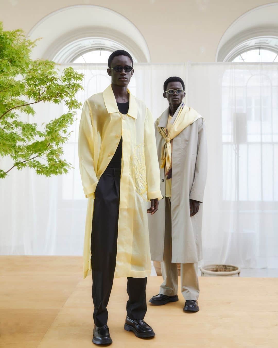 カシミ オムのインスタグラム：「Building on the foundation blocks of our 'Permanent' collection, SS24 fuses raw-edged sweatshirts and denim blazers, alongside organza coats and printed silks. ​⁠ ​⁠ #QASIMISS24​⁠ ​⁠ Creative Director: Hoor Al Qasimi @hooralq​⁠ Art Director: Nicolas Santos @nicolas_santos​⁠ Photographer: Keerthana Kunnath @kee_kunnath​⁠ Film: Child Studio @childstudio__​⁠ Artist Collaboration: Kamala Ibrahim Ishaq @kamala_ibrahim_ishag.official​⁠ Music: Hasan Hujairi @hasan.hujairi​⁠ Stylist: Nell Kalonji @nellkalonji​⁠ Styling Assistant: Honor Dangerfield @honordangerfield​⁠ Production: Sharda Fähmel​⁠ Production Manager: Jo Cullis​⁠ Production Assistants: Nadia Abraham, Sylwia Grzegorzko & Caitlyn Duncan​⁠ Movement Director: Simon Donnellon @simon.donnellon​⁠ Casting: Troy Fearn @troycasting​⁠ Hair Stylist: Dexter Johnson for Toni & Guy @dexterdapper​⁠ Make-Up Artist: Celia Burton @celiaburtonmakeup​⁠ Manicurist: Sasha Goddard @sasha_goddard_​⁠ Set Designer: Georgia Currell @georgiacurrell_set​⁠」