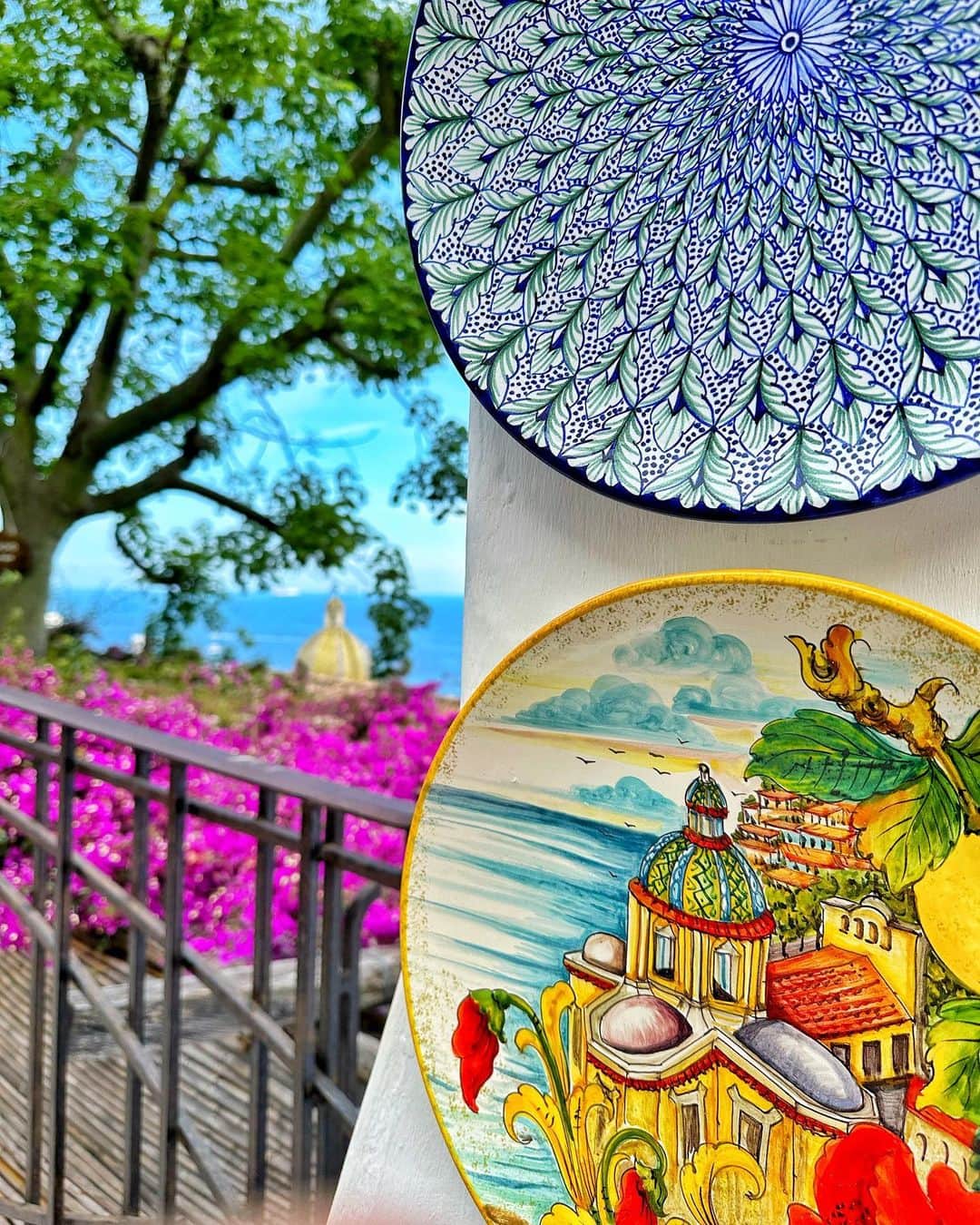 Seyda♥ Travel & Natureのインスタグラム：「Beautiful day in #positano 🍋 💙💚🩷🩵💛💜❤️🧡」