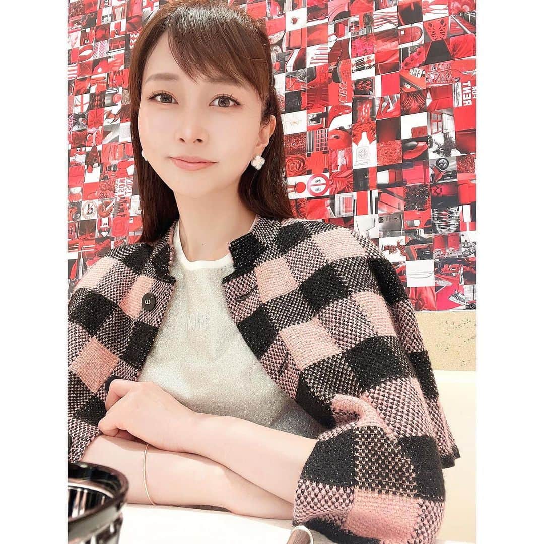石井美保のインスタグラム：「ブランチをしに1年ぶりの再訪。同じ席に案内されました。#mihoishii_paris」