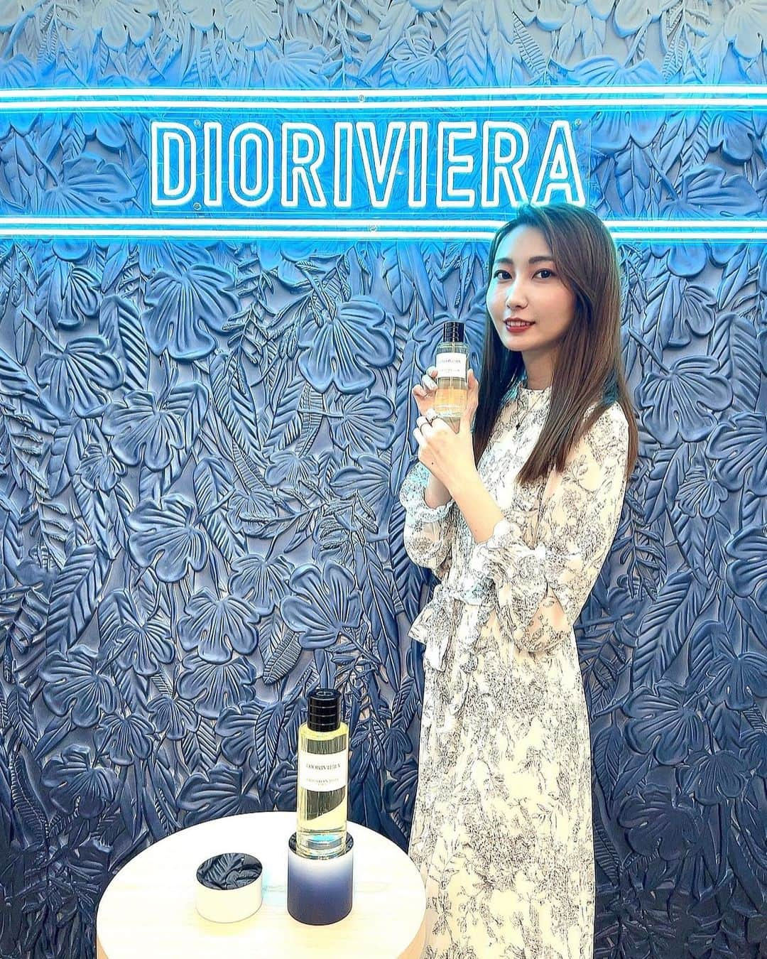 尾崎ありさのインスタグラム：「💙💙💙  @diorbeauty @dior  #maisondior #dior #fragrance #lejardindioriviera #ルジャルダンディオリビエラ #コスメ #コスメ好きさんと繋がりたい #コスメ好き #ディオールコスメ #香水 #表参道 #ミスディオールアートイベント #ディオールカフェ #cafe #diorcafe #diormakeup #cosmetics #表参道カフェ #原宿 #原宿カフェ #お洒落さんと繋がりたい #fashion #ディオール #art #アート #dioriviera #メイク #makeup #カフェ #メイク好きさんと繋がりたい」