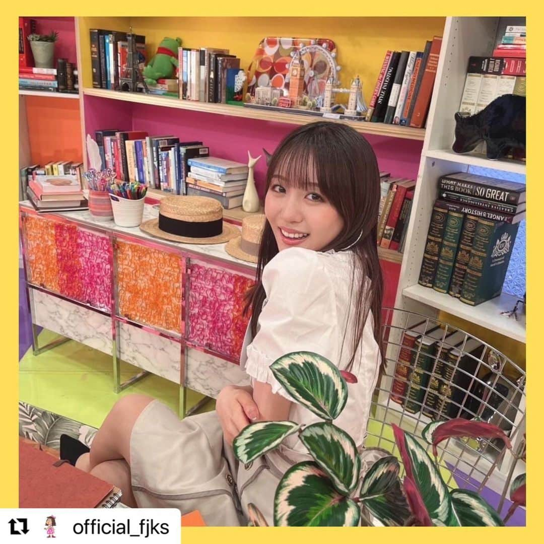 沖玲萌さんのインスタグラム写真 - (沖玲萌Instagram)「#Repost @official_fjks with @use.repost ・・・ ［ by #沖玲萌 ］  第8回 #オールナイトフジコ ありがとうございました！！ フジコーズの雑誌デビューや20歳のお酒解禁などおめでたいことが多かったですね〜✨️  今回はお酒アリだったので、ちょっと酔ってるかも...😽🥃  私は視聴者プレゼントのはちみつピッツァ🍯を紹介させていただきました！😋  次週はお休みなので、また再来週お楽しみに〜🫶  #フジテレビ #フジコーズ #毎週金曜日 #深夜生放送 #女子大生 #大学生」6月11日 21時13分 - remoni_oki