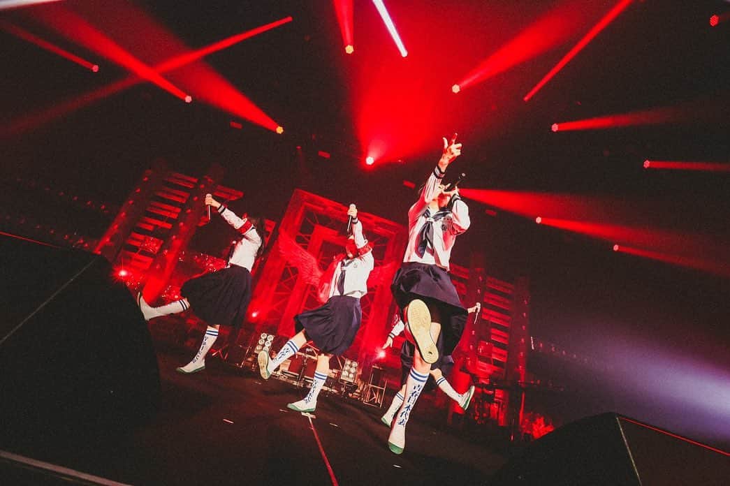 新しい学校のリーダーズさんのインスタグラム写真 - (新しい学校のリーダーズInstagram)「LOVE MUSIC FESTIVAL 2023!!!❤️‍🔥 THANKYOU ‼️  2023.6.11「LOVE MUSIC FESTIVAL 2023」 はみ出し枠⚡️新しい学校のリーダーズ at ぴあアリーナMM  <SETLIST> 1. 青春を切り裂く波動 2. オトナブルー 3. NAINAINAI 4. 最終人類  photo 白石達也   #新しい学校のリーダーズ #atarashiigakko #lovemusicfestival2023 #lovemusic」6月11日 21時14分 - japan_leaders