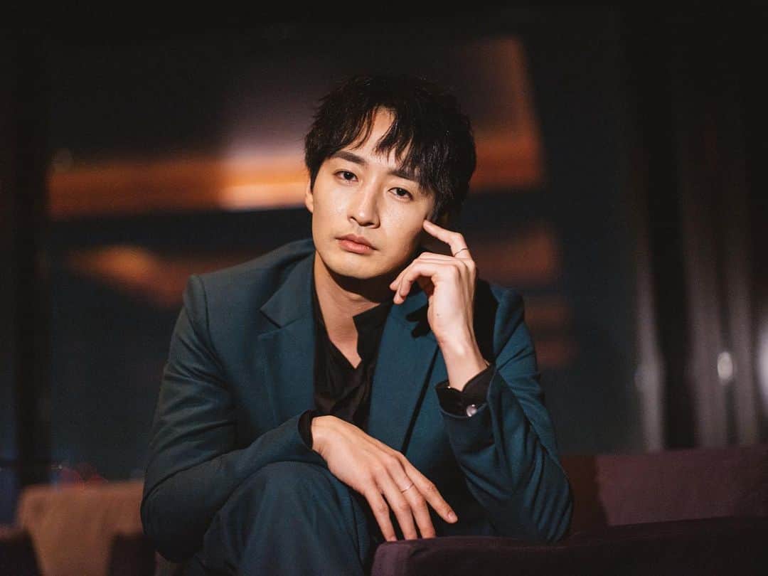 ロビンのインスタグラム：「Tonight 22:00 ~ JPT One Netflix   オオカミちゃんには騙されない Episode 1,2 配信になります  1人でも楽しんでいただけたら幸いです。  Stylist @akiyoshi_morita  Hairmake @hairmakesuga   #オオカミちゃんには騙されない　#IsShetheWolf #ネトフリオオカミ」