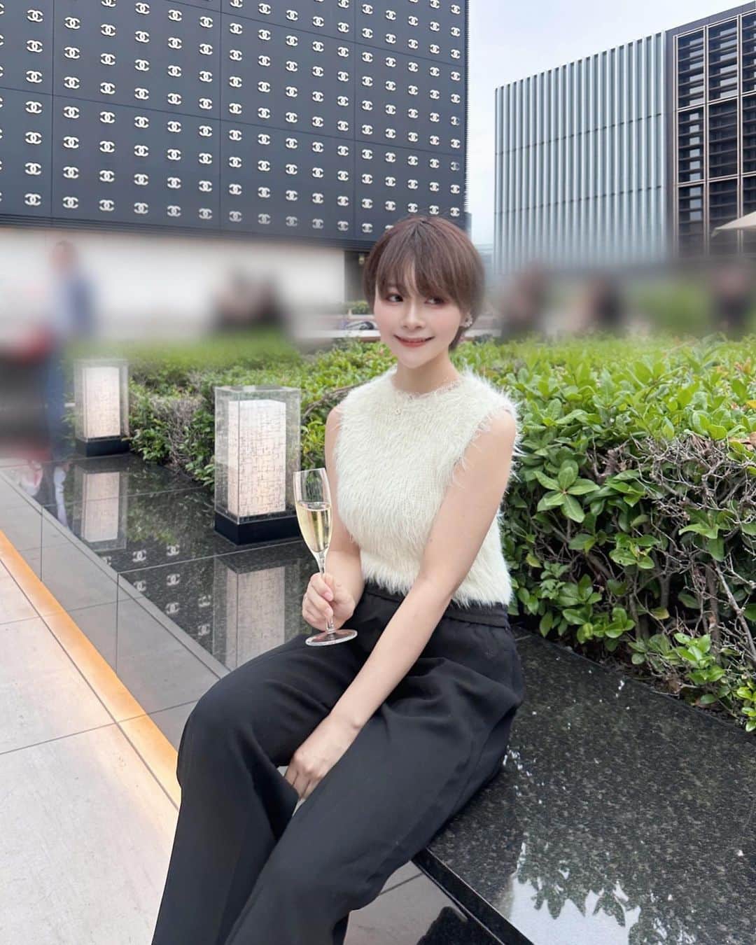 のインスタグラム：「CHANEL銀座の上にルーフトップバーが🫠 . . ドリンク・フードも充実していて カクテルが美味しかった🌿❤️‍🔥」