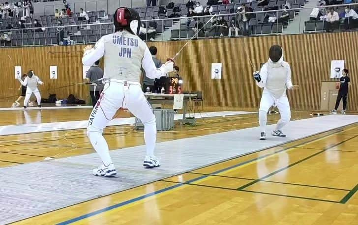 梅津春香さんのインスタグラム写真 - (梅津春香Instagram)「【中日本フェンシング選手権大会】  6月11日(日)に中日本フェンシング選手権大会が開催されました。  結果はベスト8。 最終結果は6位でした。  ベスト4には入れませんでしたが、私の中でこれから伸ばしていきたい部分が見つかり、自信に繋がる大会になりました。  有観客の試合になり、会社の方にも応援に来て頂けて嬉しかったです！  「フェンシングを初めて見たけど楽しかったよ！」というお言葉を聞けて何よりです✨  この経験を学びに変えて前に進みます。  #中日本フェンシング選手権大会 #フェンシング #フルーレ #愛知県 #豊田市 #スカイホール豊田 #安全自動車 #アスリート社員 #anzen #fencing #foil」6月11日 21時21分 - haruka_umetsu