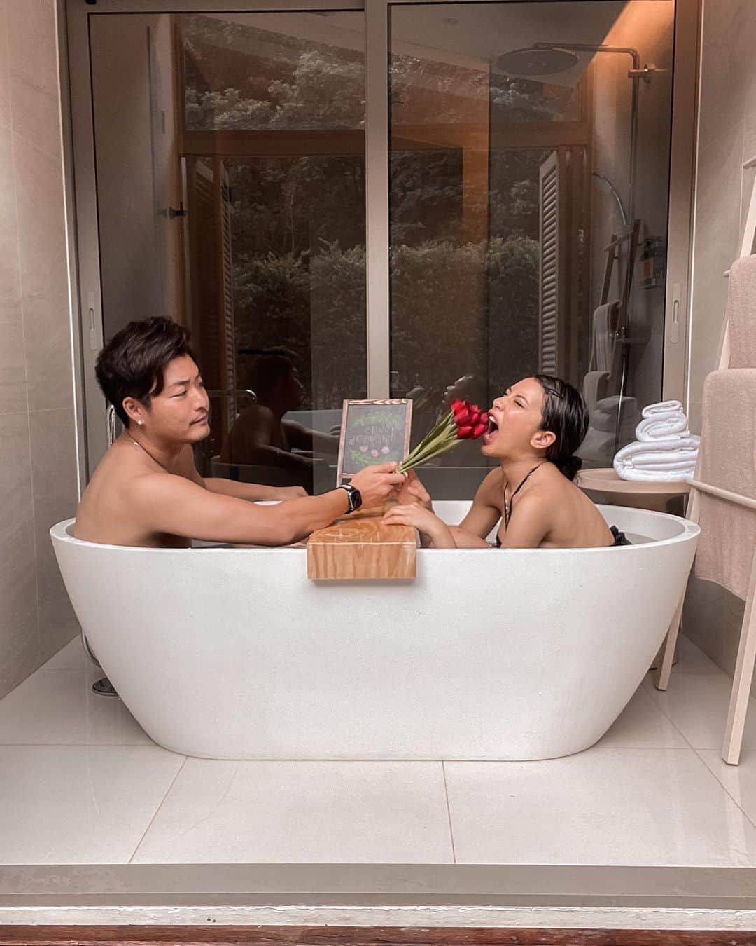 VIENNAのインスタグラム：「プチハネムーンでタイの田舎に連れてってみたよ❤️🇹🇭  素敵な思い出たくさんありがとう🌹」