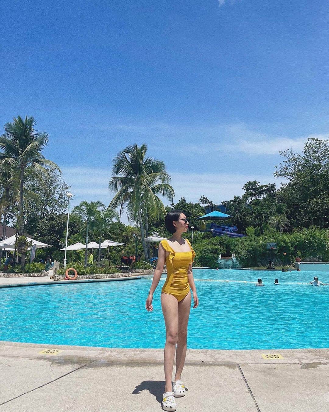 キム・ヒナのインスタグラム：「오랜만에 내 사진과 신난 남편✨」